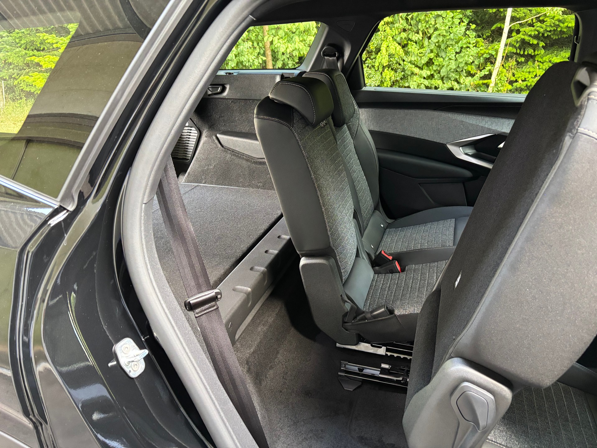 PEUGEOT 5008 210 73kWh Allure Premium Dual Motor 325 AWD-image-6