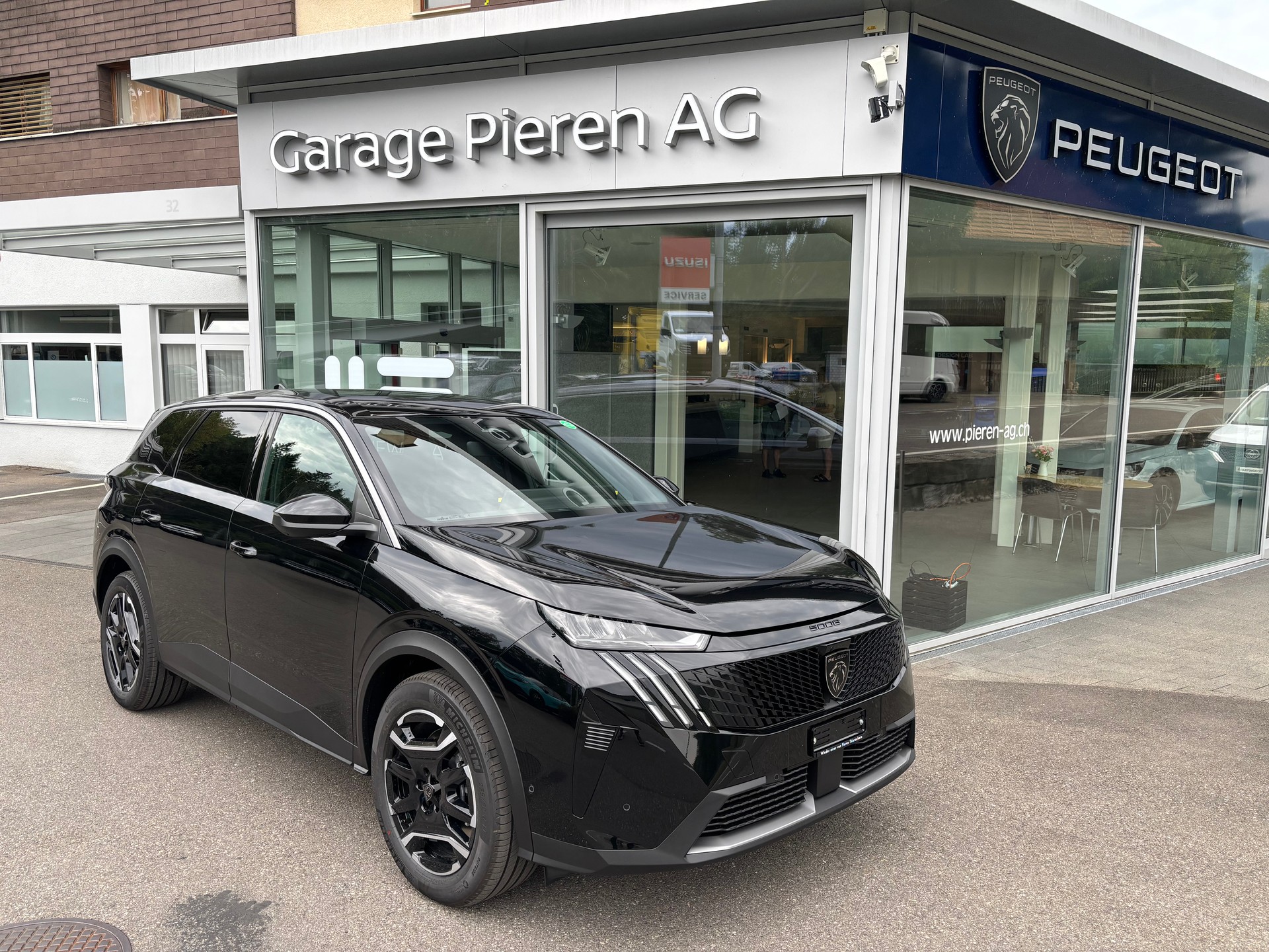 PEUGEOT 5008 210 73kWh Allure Premium Dual Motor 325 AWD