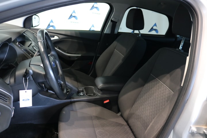 FORD Focus 1.0 SCTi Titanium-image-25