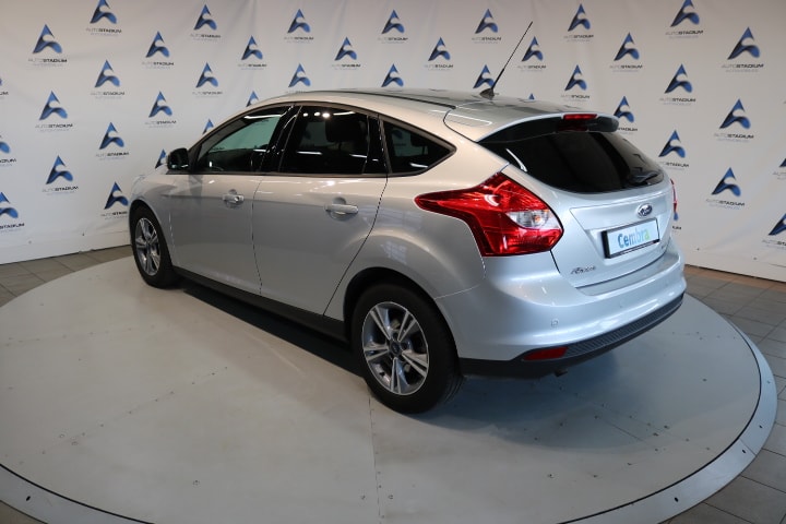 FORD Focus 1.0 SCTi Titanium-image-10