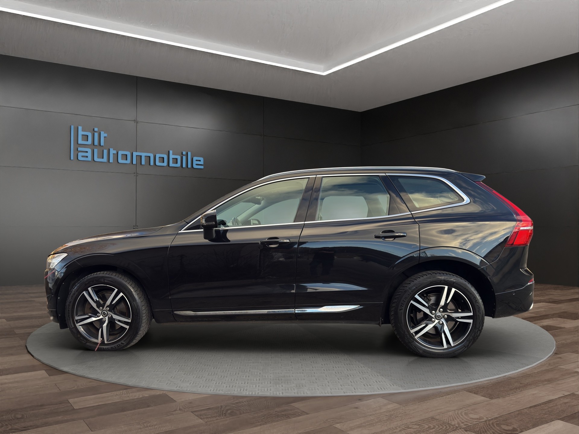 VOLVO XC60 T6 AWD Inscription Geartronic-image-2
