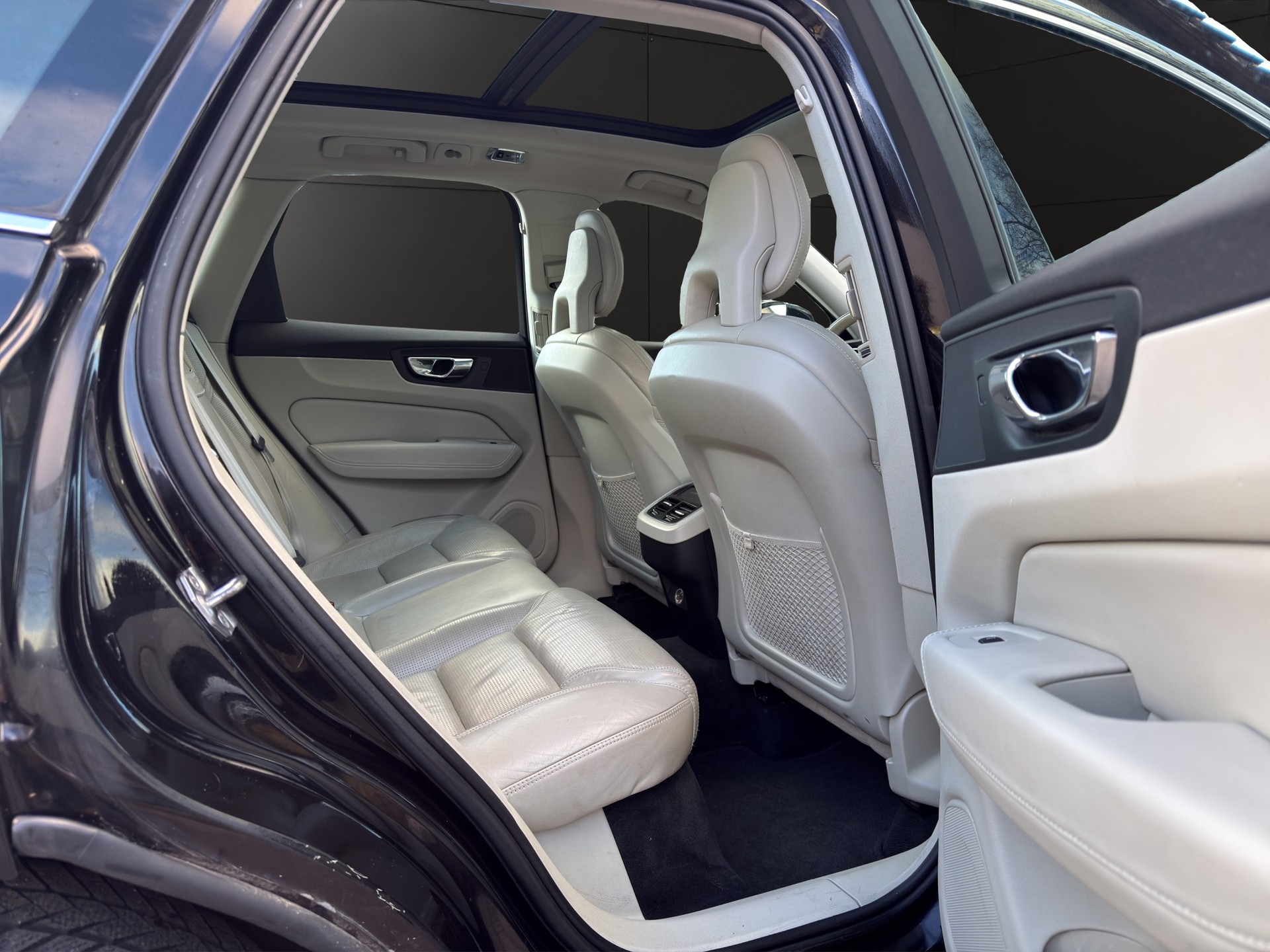 VOLVO XC60 T6 AWD Inscription Geartronic-image-12