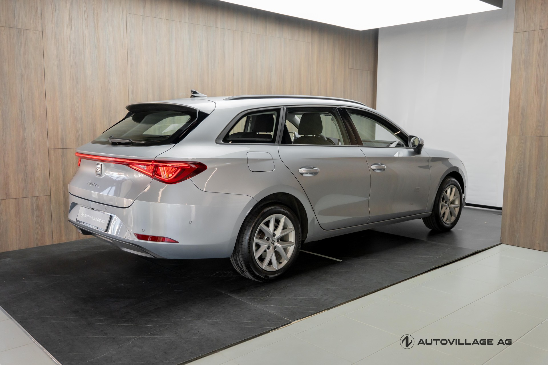 SEAT Leon 1.0 eTSI mHEV Style-showroom-element-1
