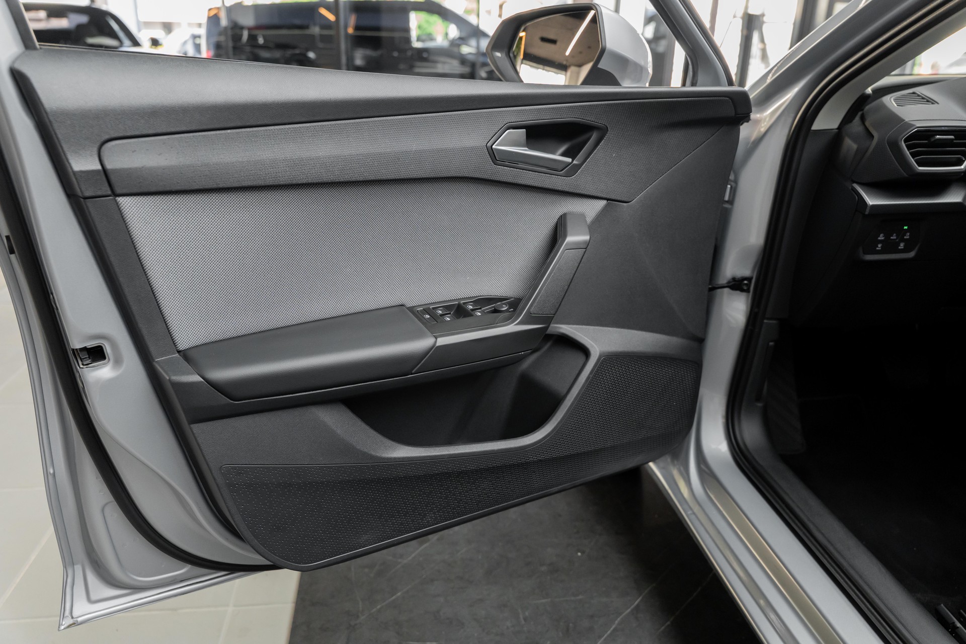 SEAT Leon 1.0 eTSI mHEV Style-image-21