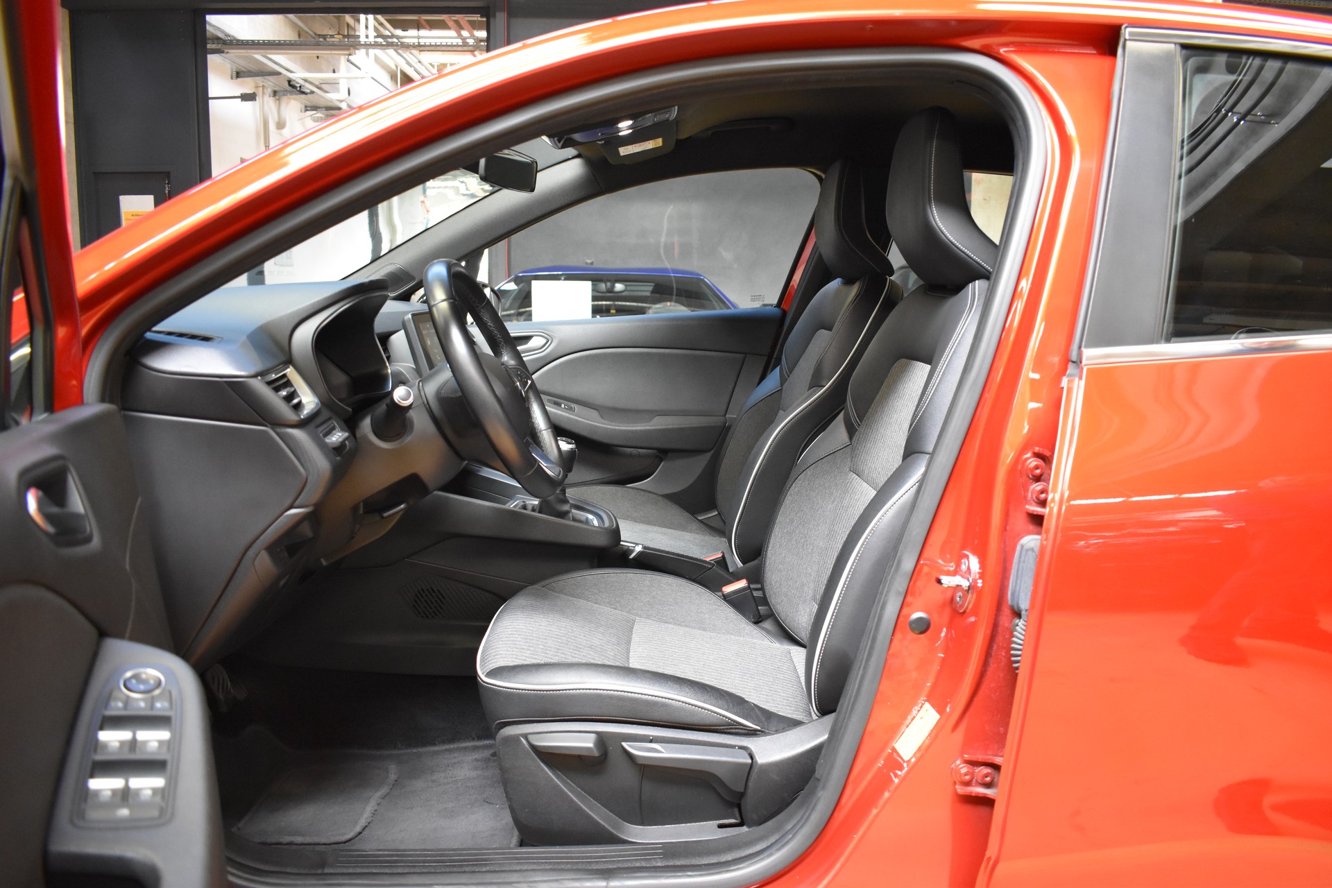 RENAULT RENAULT Clio 1.0 TCe 100 Intens - FaceLift Modell 2020 - 101PS-showroom-element-3