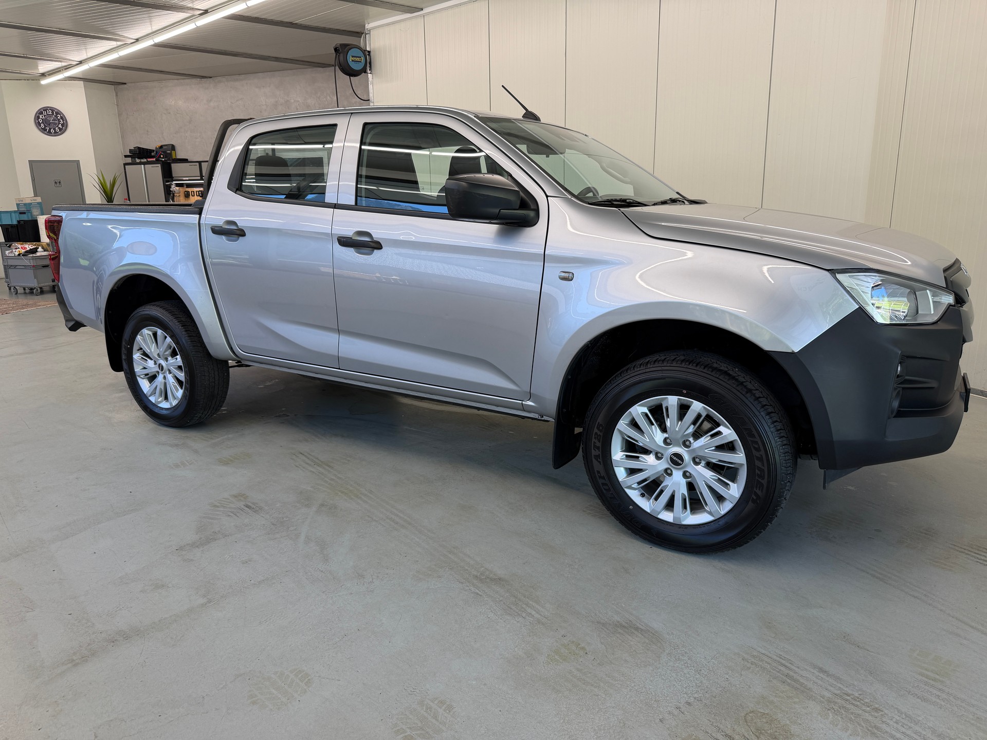 ISUZU D-MAX 1.9 CrewCab N60F 4x4 AT-showroom-element-2