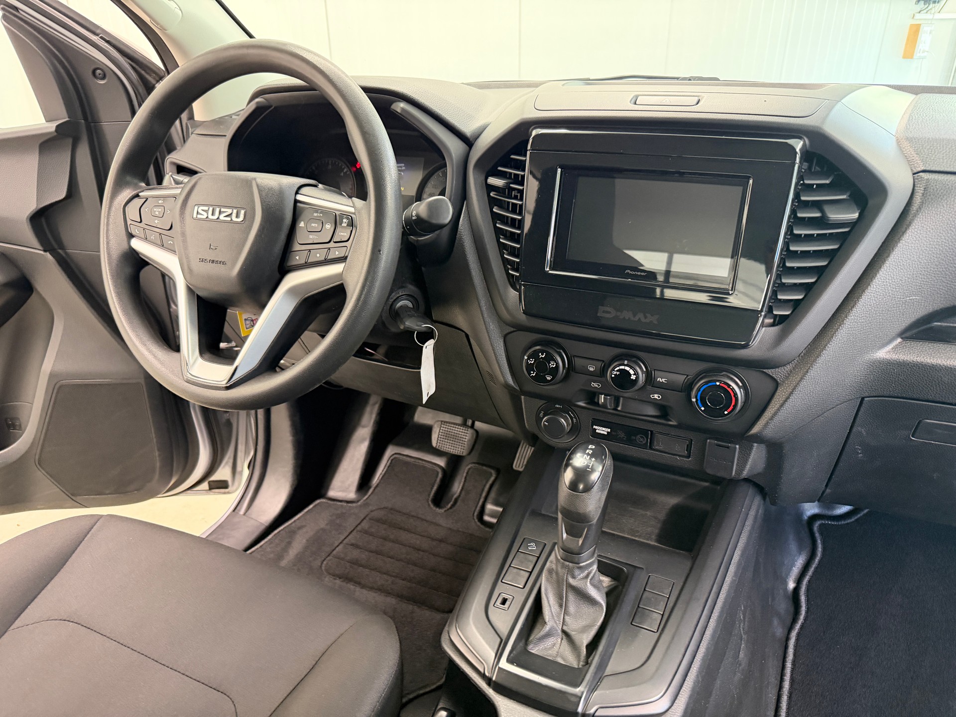 ISUZU D-MAX 1.9 CrewCab N60F 4x4 AT-image-18