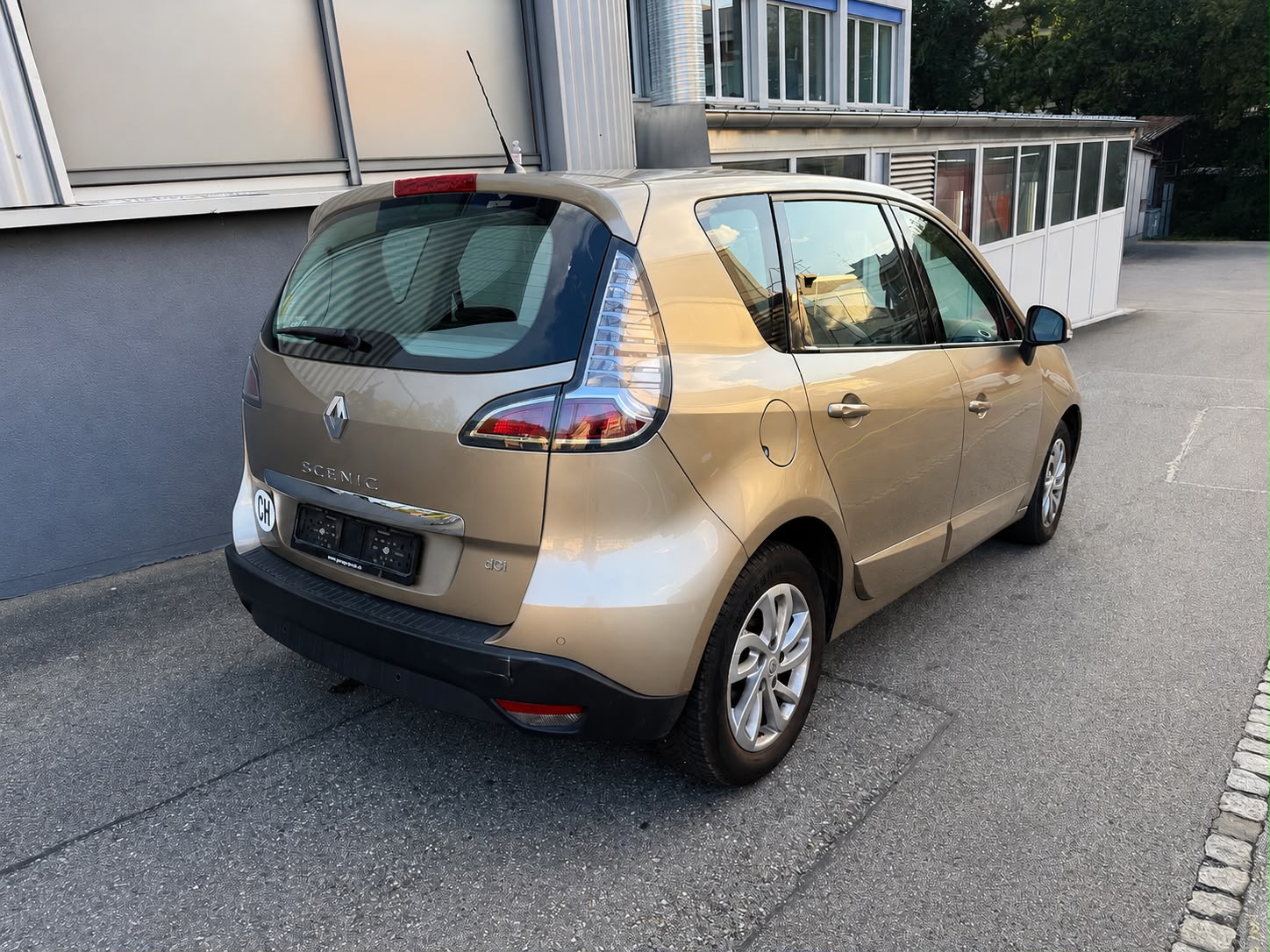 RENAULT Scénic 1.5 dCi Dynamique EDC-showroom-element-2