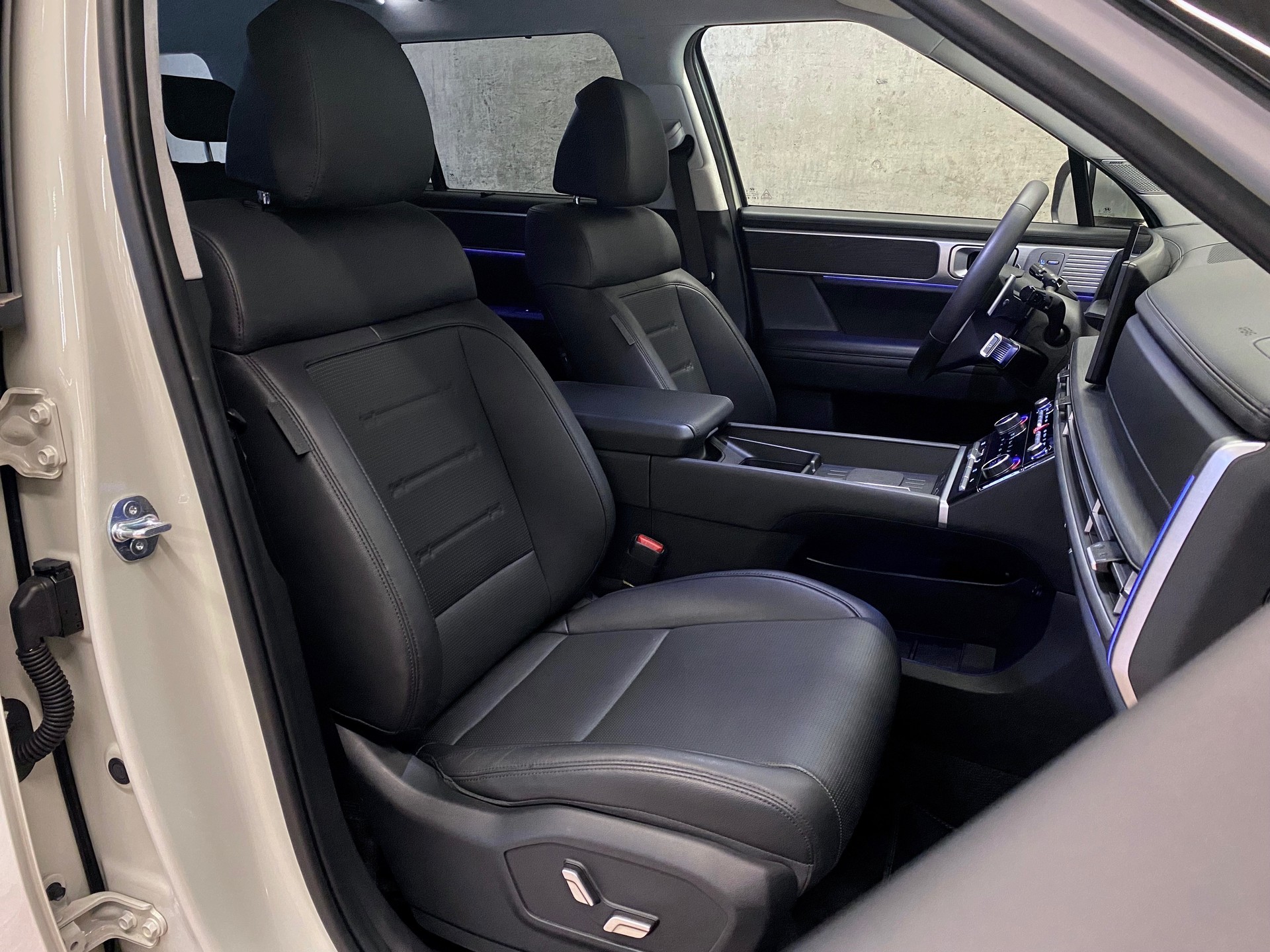 HYUNDAI Santa Fe 1.6 T-GDi*Swiss*VollHybrid*Vertex*4WD*Automatic*-image-4