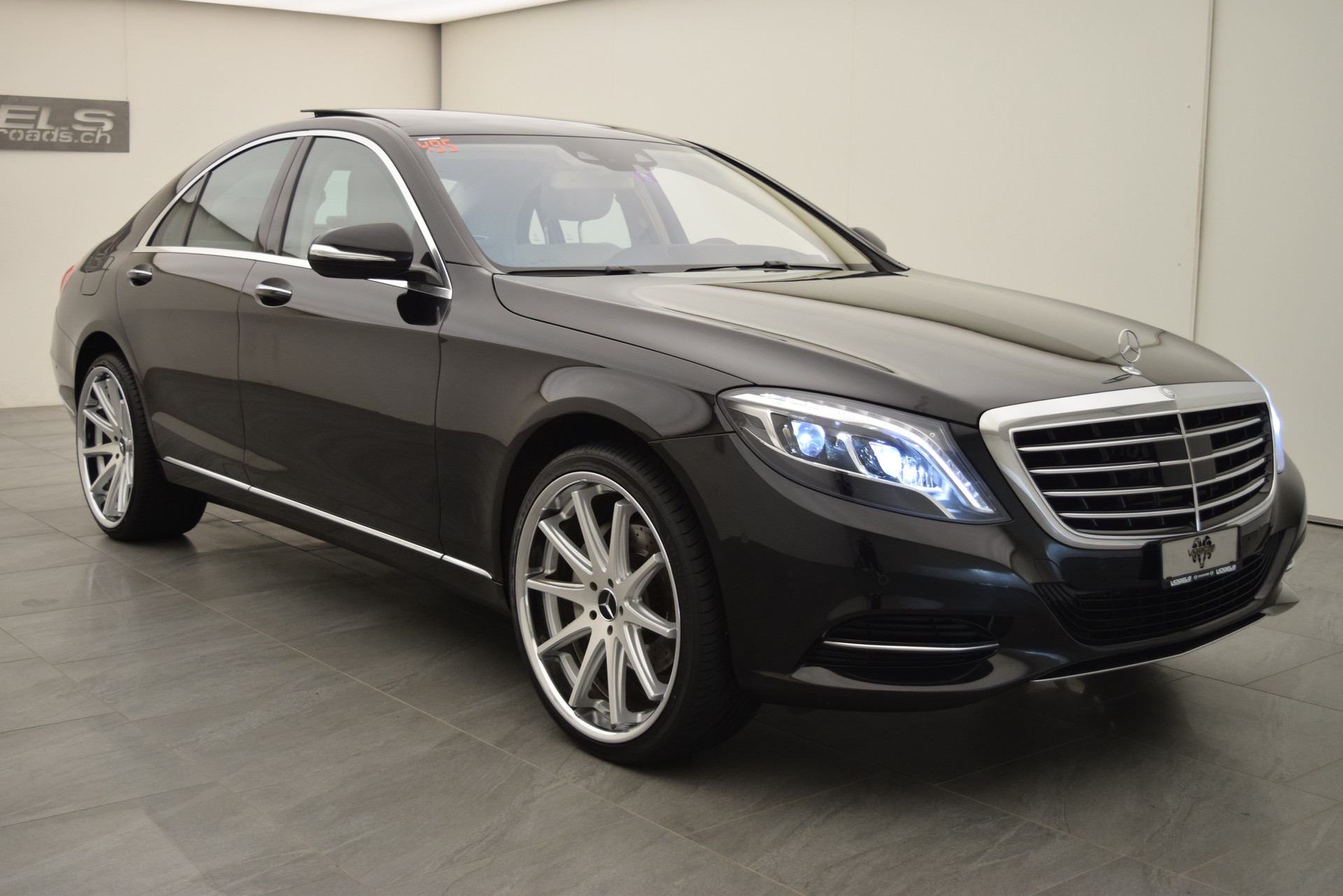 MERCEDES-BENZ S350d Bluetec-showroom-element-2
