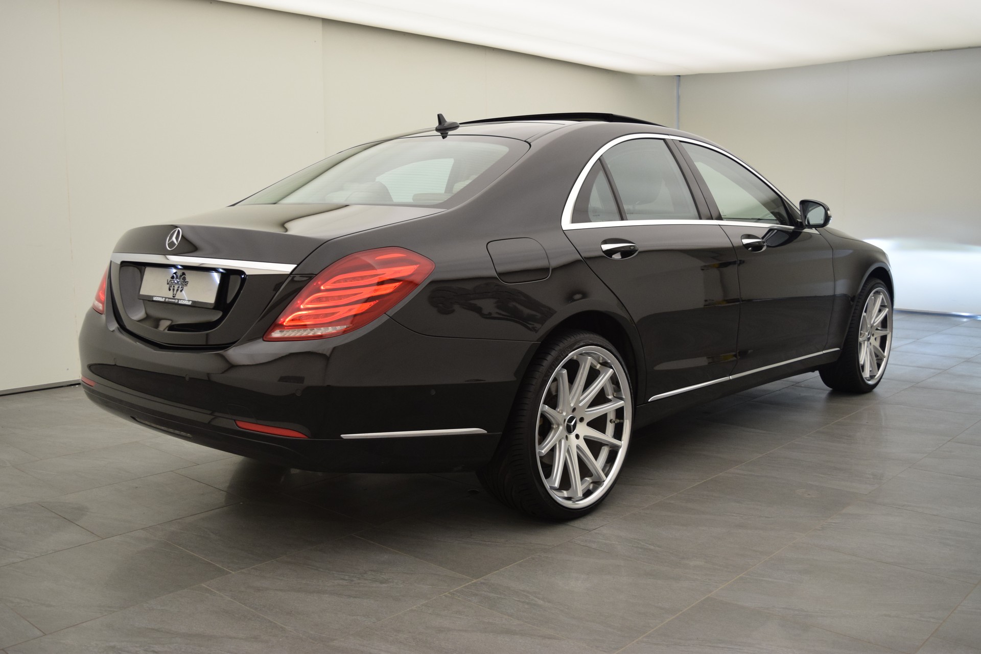 MERCEDES-BENZ S350d Bluetec-showroom-element-3