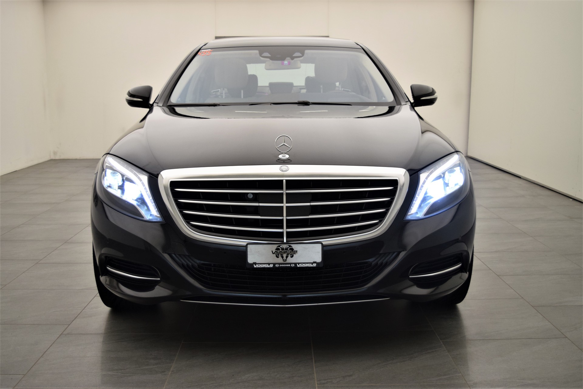 MERCEDES-BENZ S350d Bluetec-showroom-element-1