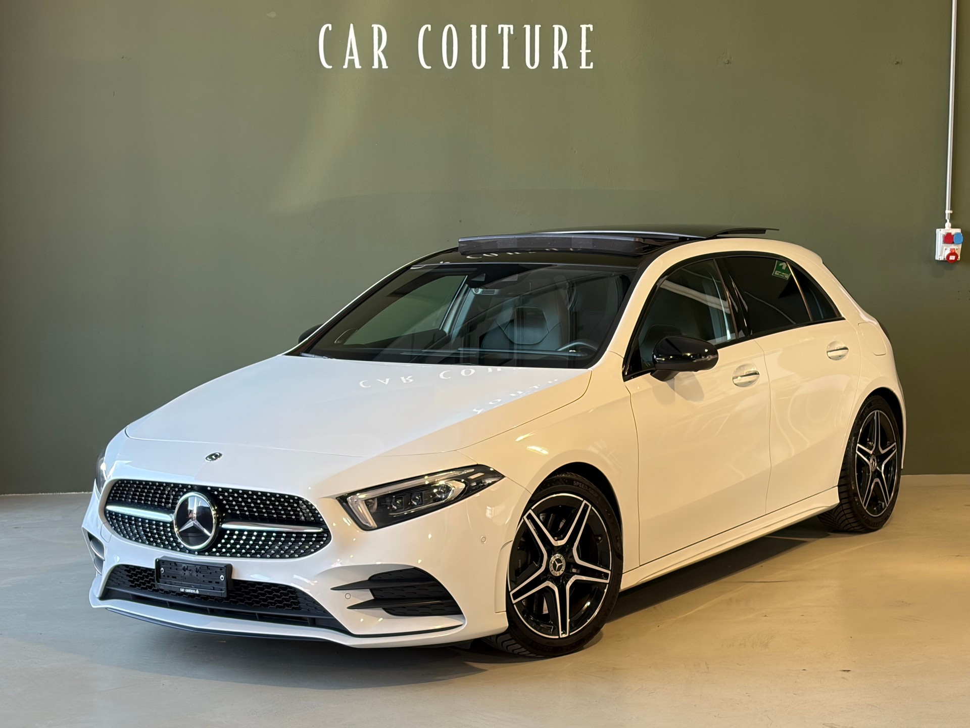 MERCEDES-BENZ A 250 4Matic AMG Line *Night Paket*Panoramadach*Ambientebeleuchtung*STANDHEIZUNG*-showroom-element-1