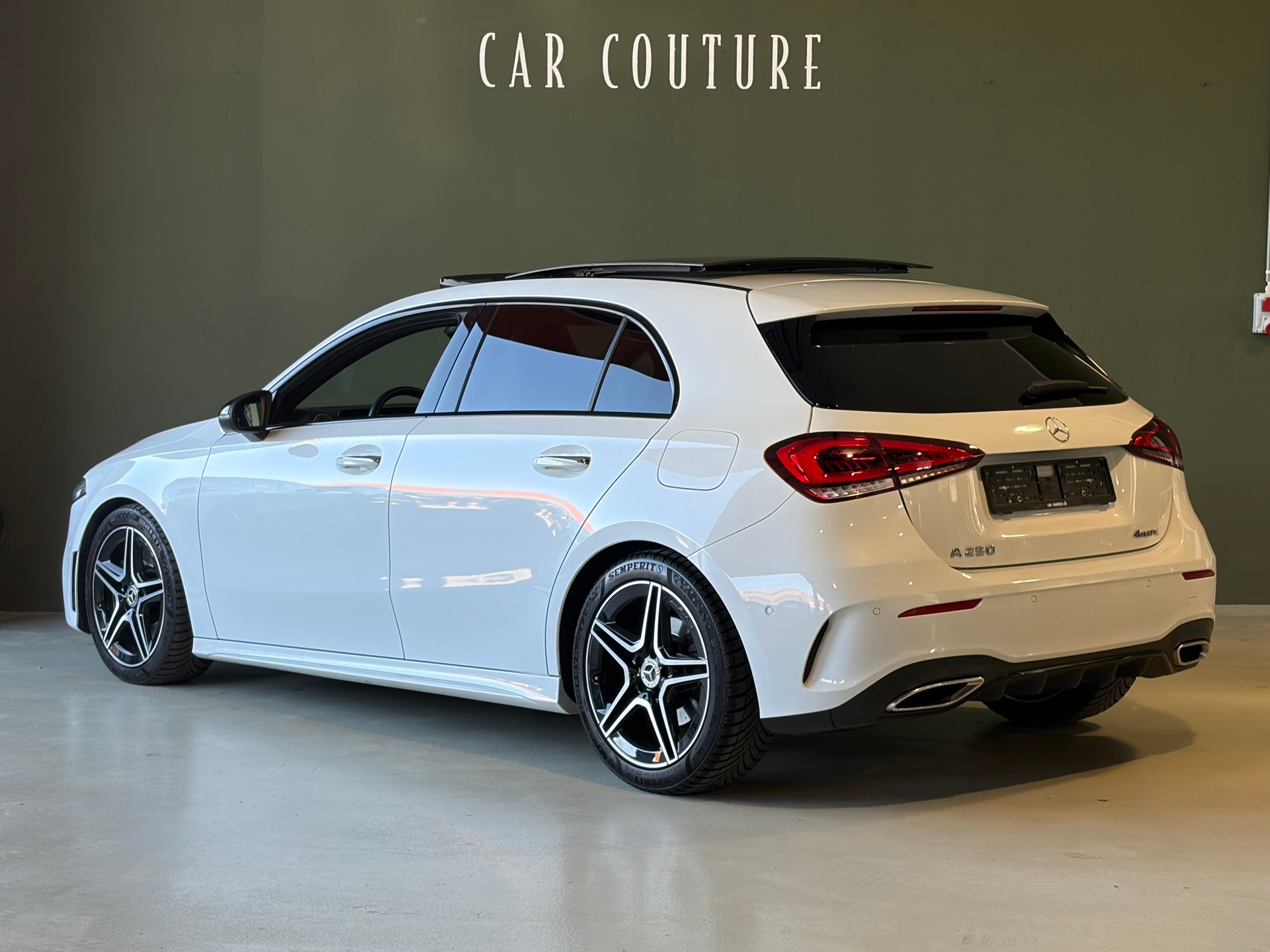 MERCEDES-BENZ A 250 4Matic AMG Line *Night Paket*Panoramadach*Ambientebeleuchtung*STANDHEIZUNG*-showroom-element-3