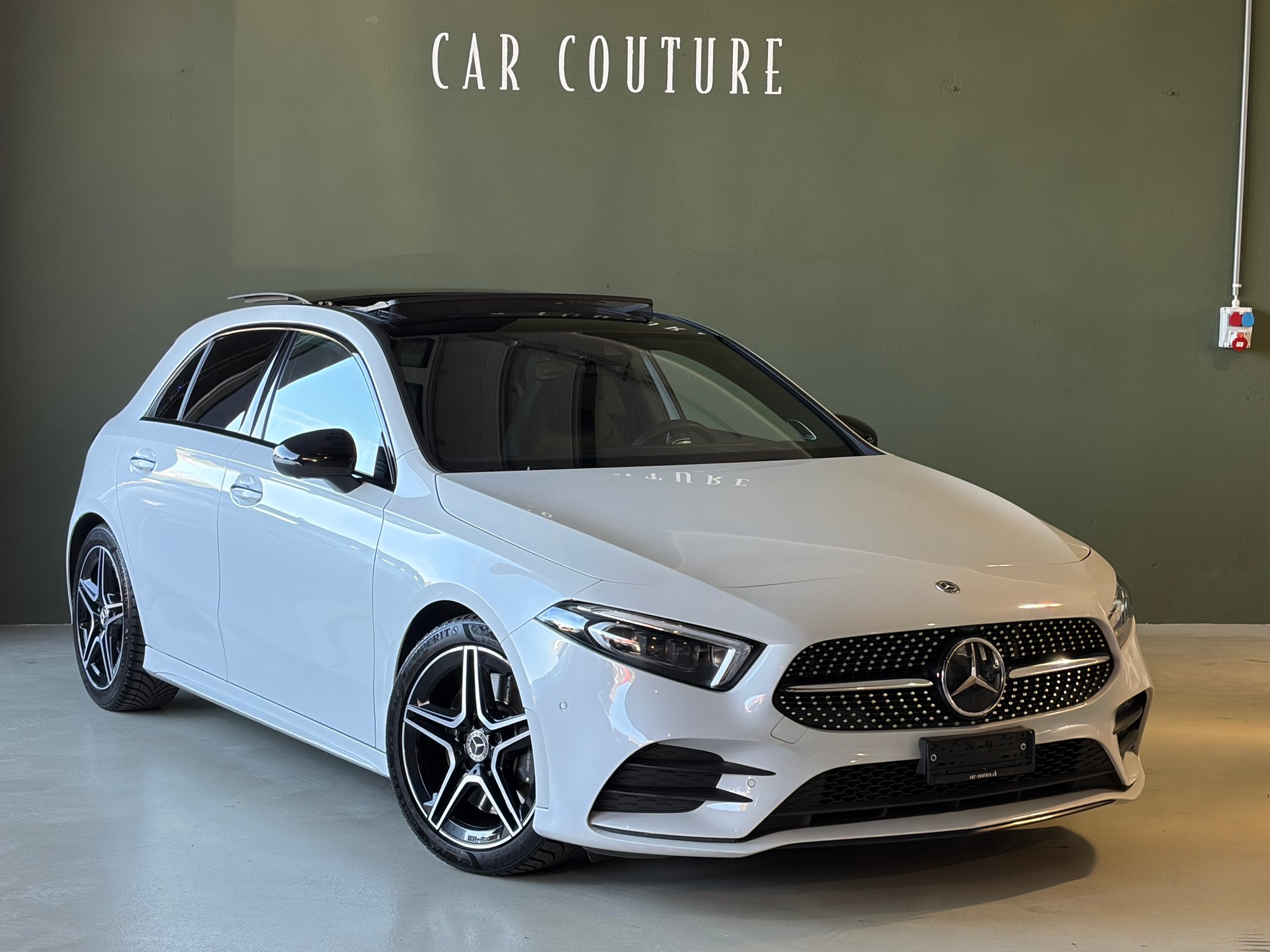 MERCEDES-BENZ A 250 4Matic AMG Line *Night Paket*Panoramadach*Ambientebeleuchtung*STANDHEIZUNG*-showroom-element-2
