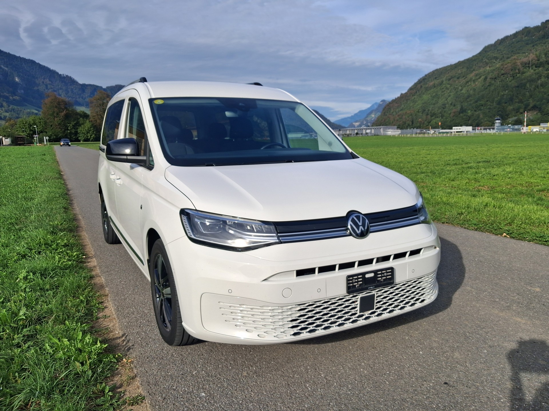 VW Caddy Maxi 2.0 TDI Life-image-1
