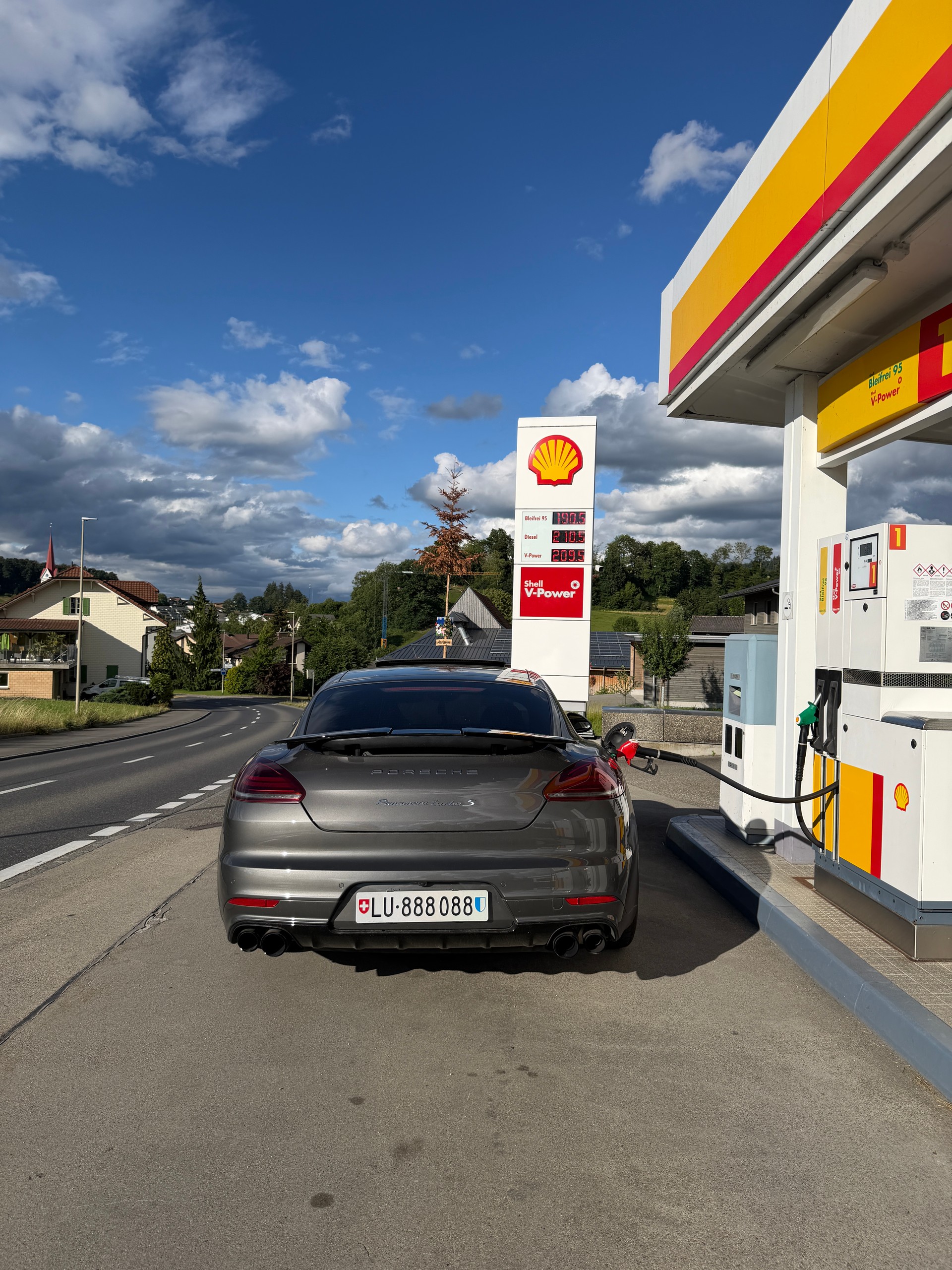 PORSCHE 4.8 V8 Turbo S PDK-image-1