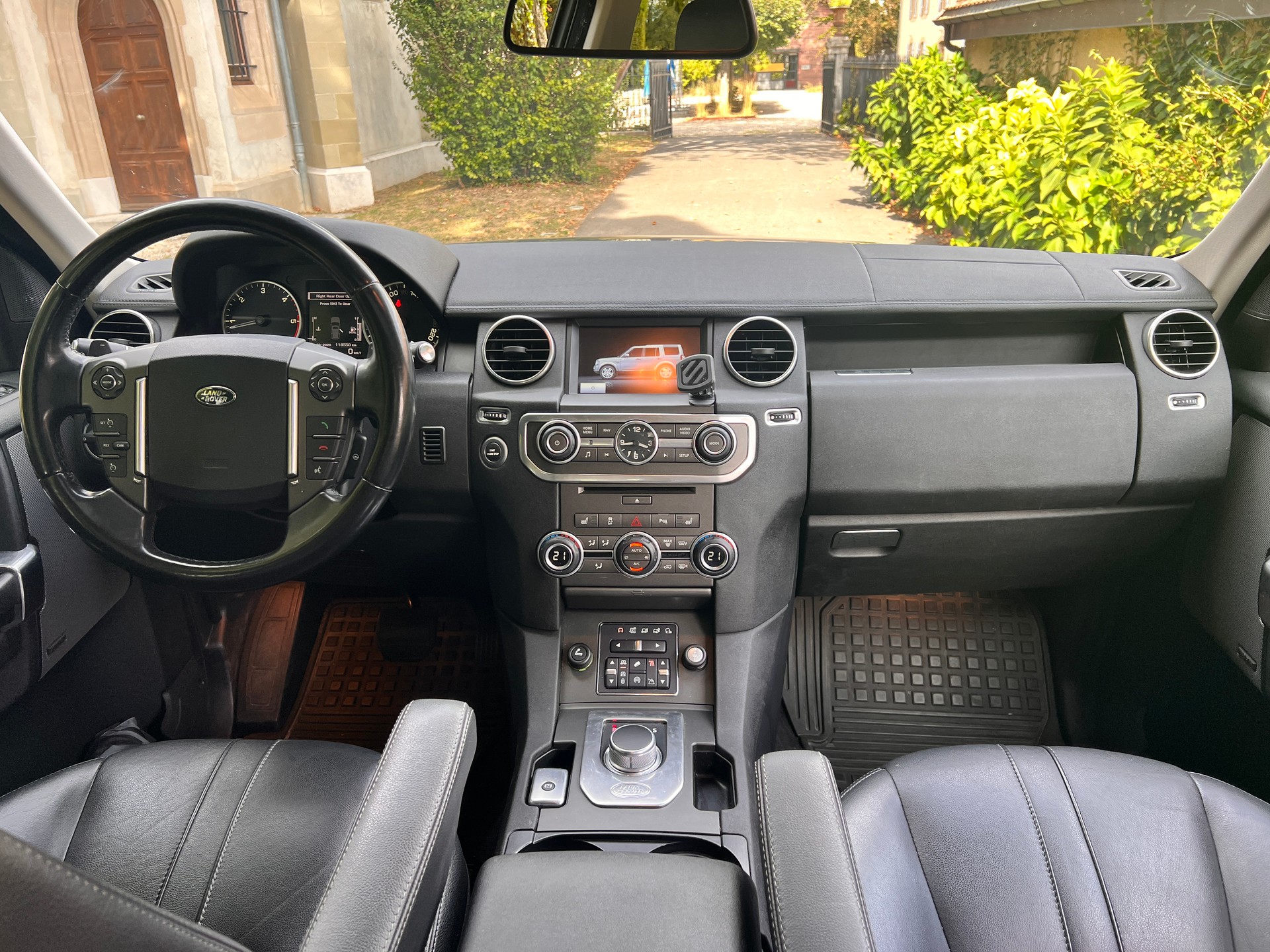 LAND ROVER 3.0 SDV6 256 HSE-image-4