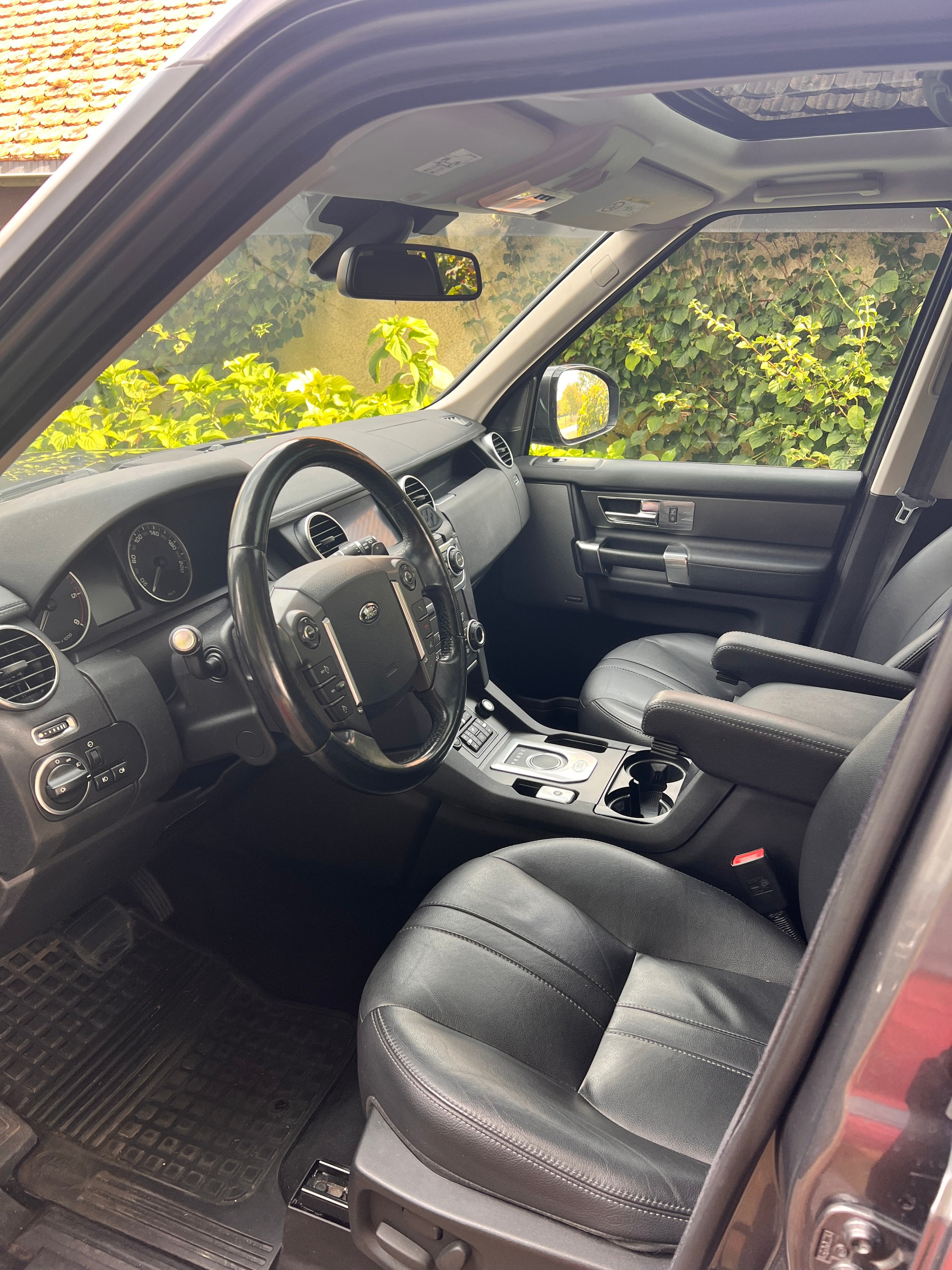 LAND ROVER 3.0 SDV6 256 HSE-image-5