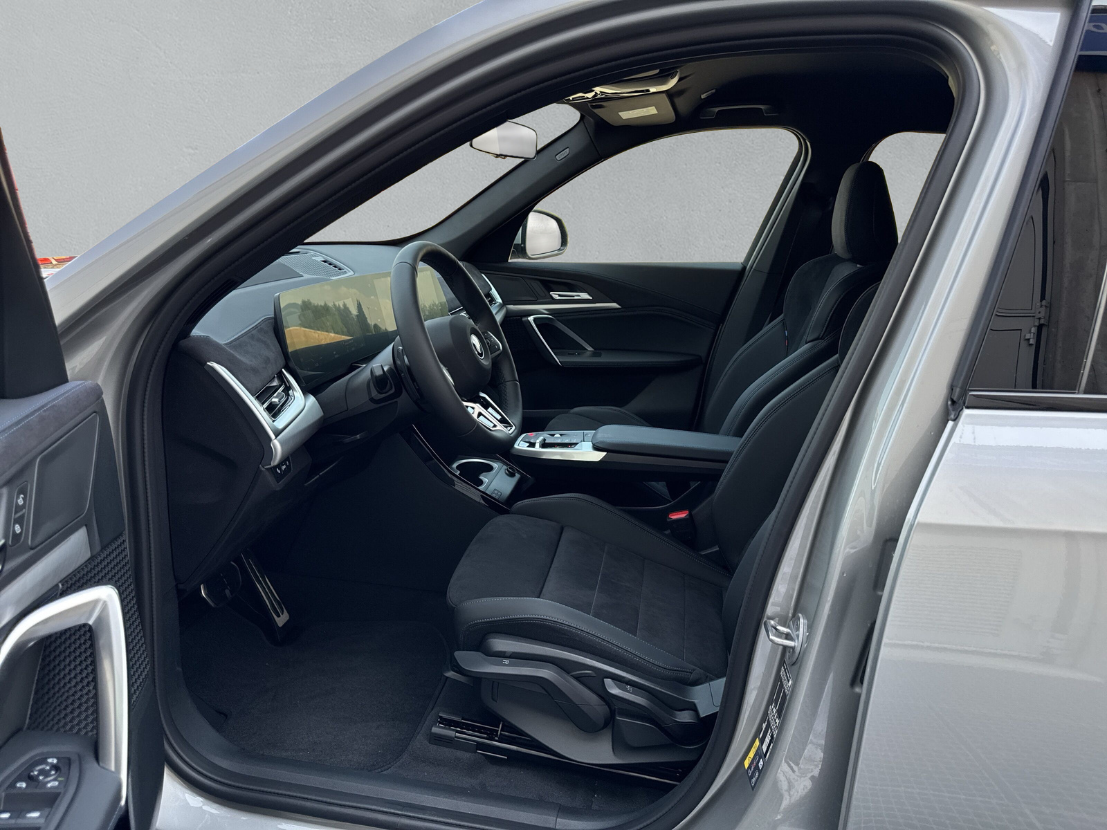 BMW iX1 xDrive 30 Edition M Sport-image-11