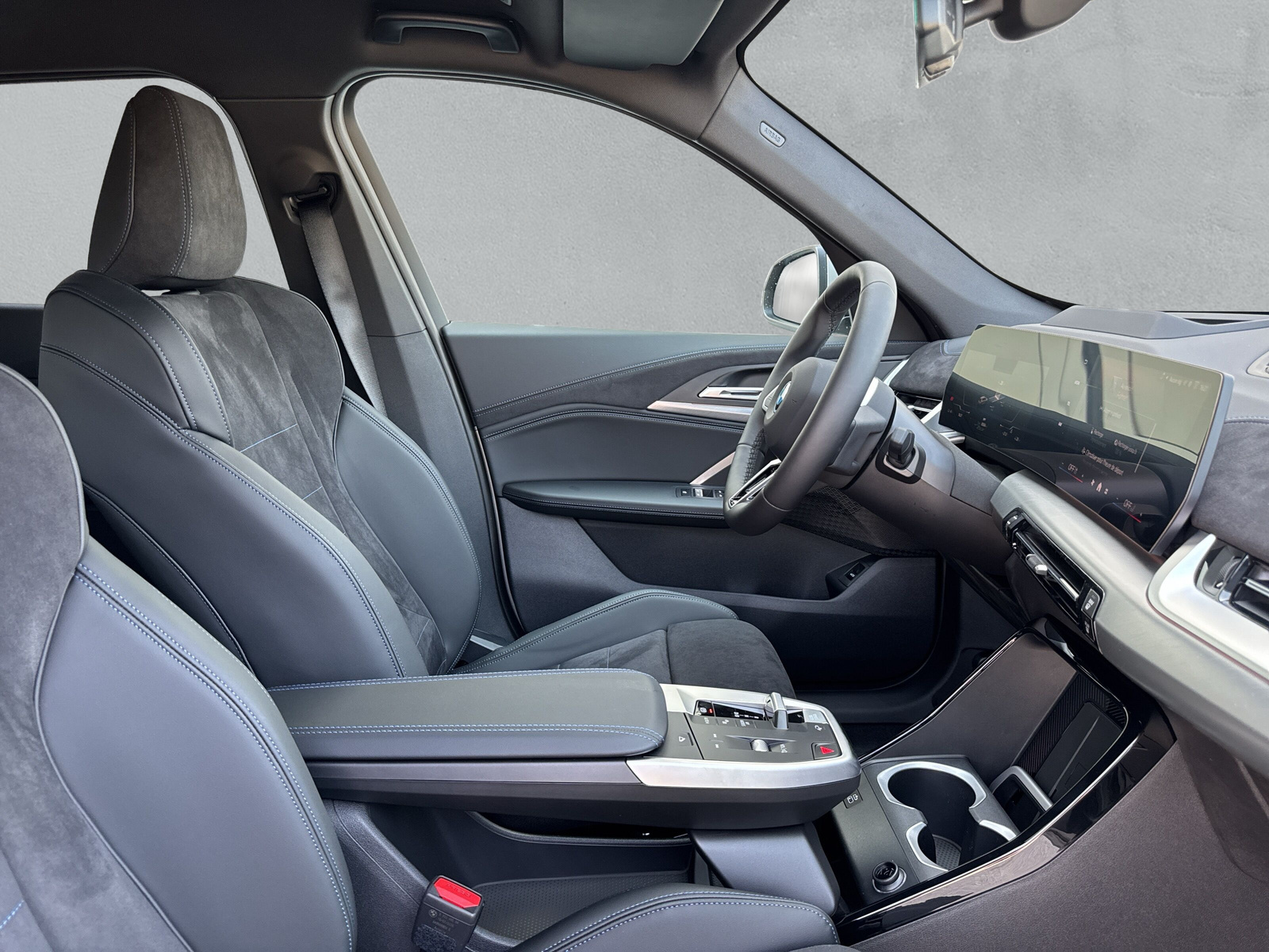 BMW iX1 xDrive 30 Edition M Sport-image-13