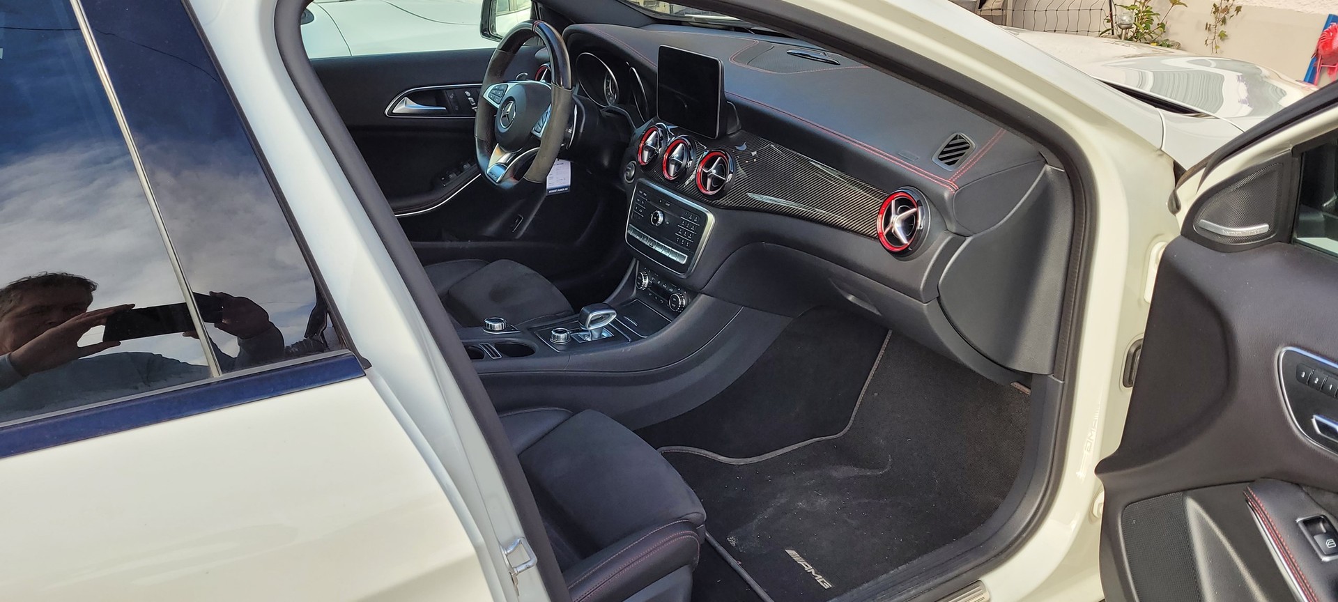 MERCEDES-BENZ GLA 45 AMG 4Matic 7G-DCT-image-2