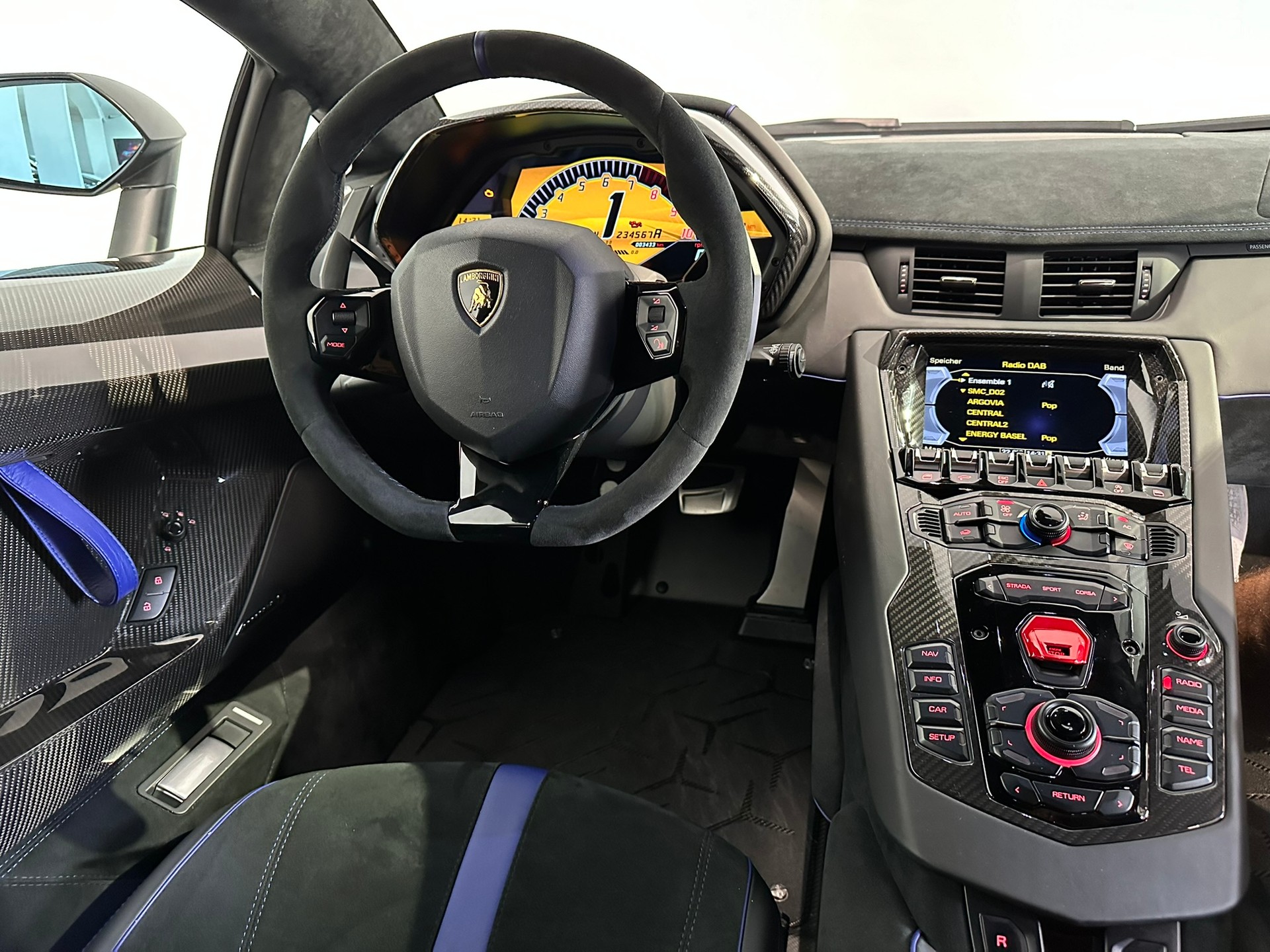 LAMBORGHINI Aventador LP750-4 Superveloce Coupé E-Gear-image-18