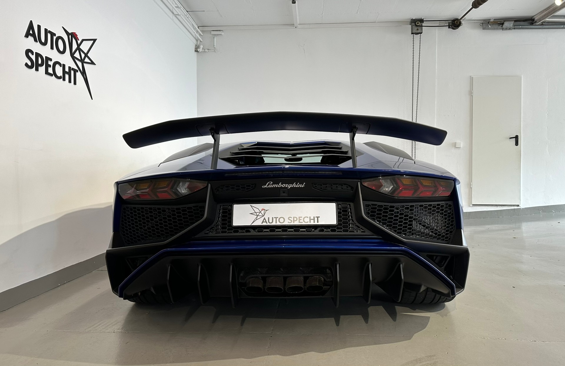 LAMBORGHINI Aventador LP750-4 Superveloce Coupé E-Gear-image-5
