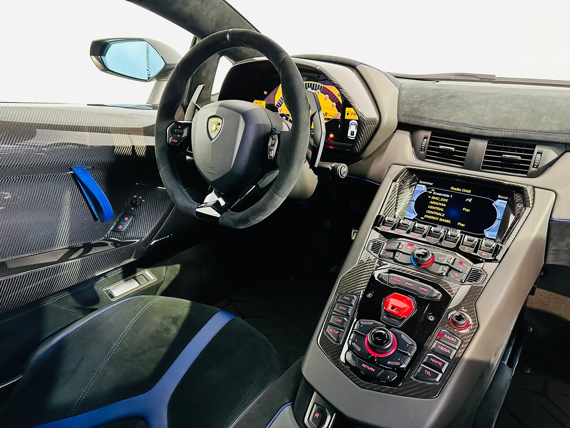LAMBORGHINI Aventador LP750-4 Superveloce Coupé E-Gear-image-17