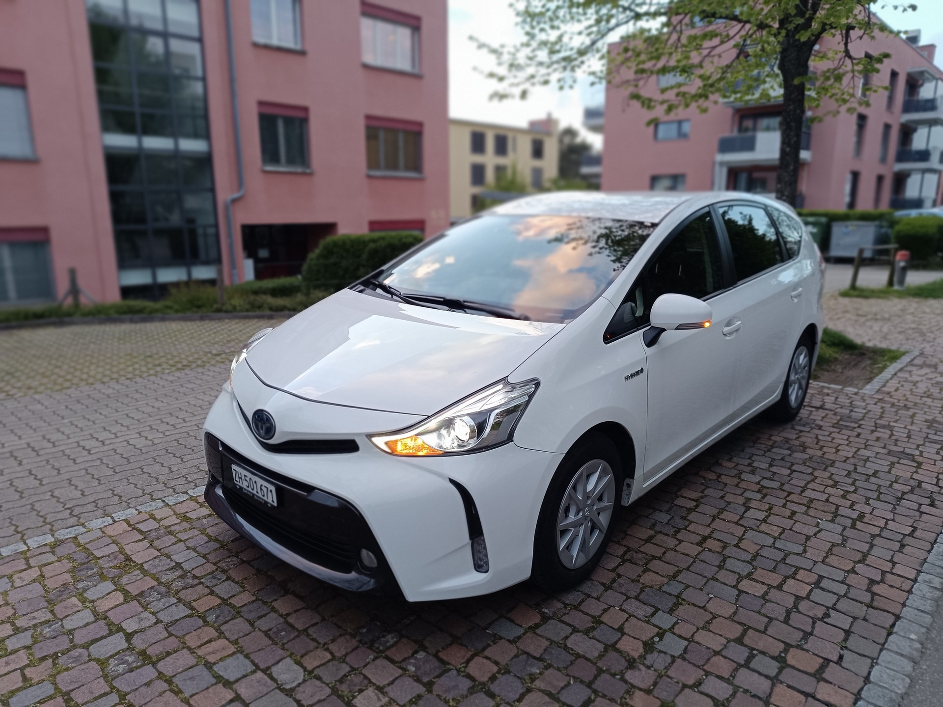 TOYOTA Prius+ 1.8 VVT-i HSD Comfort-image-2