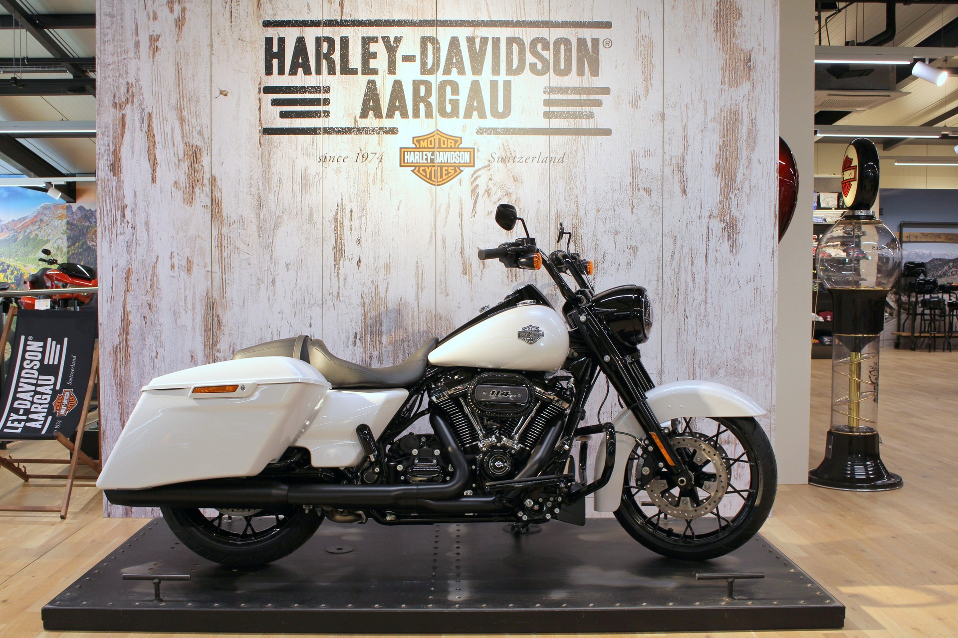 HARLEY-DAVIDSON FLHRXS Road King Special 114