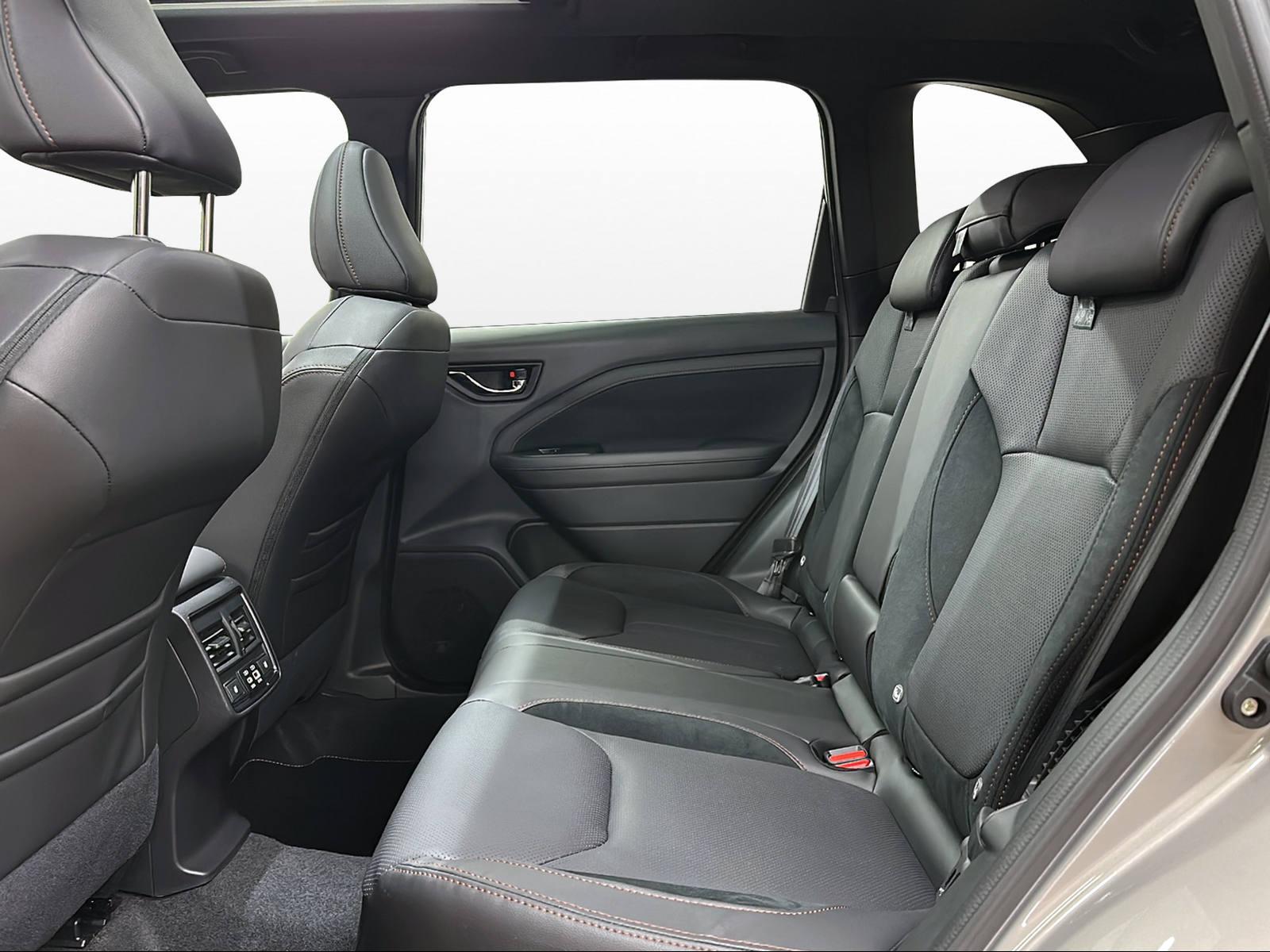 SUBARU Forester Station 2.0i e-Boxer Luxury-image-2