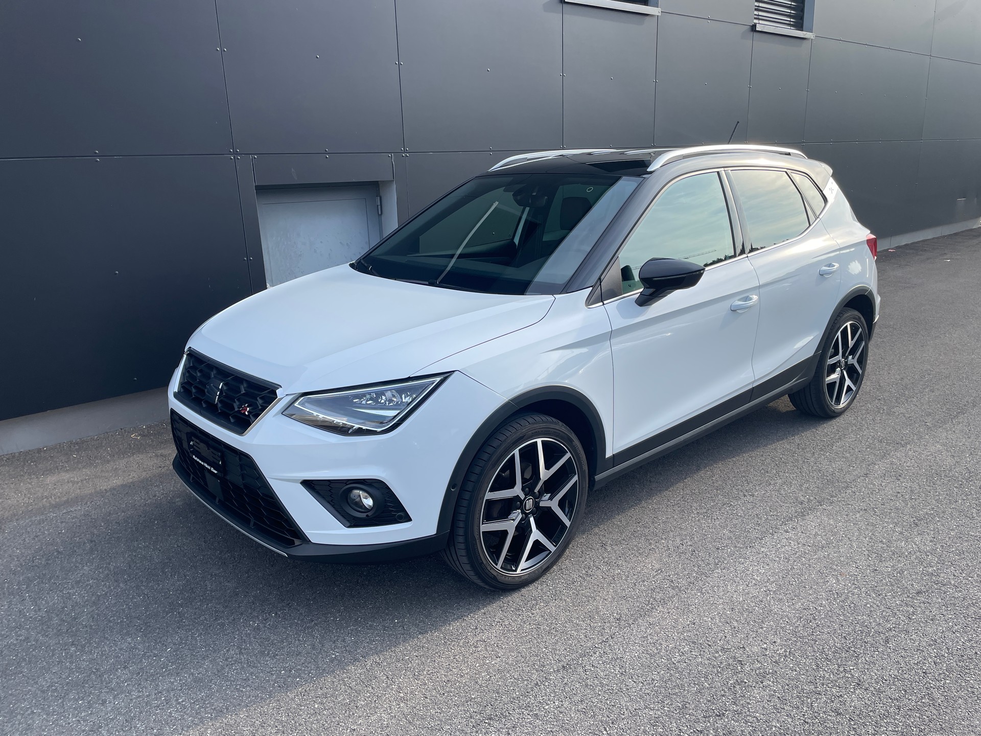 SEAT Arona 1.5 Eco TSI Hola FR DSG-showroom-element-1