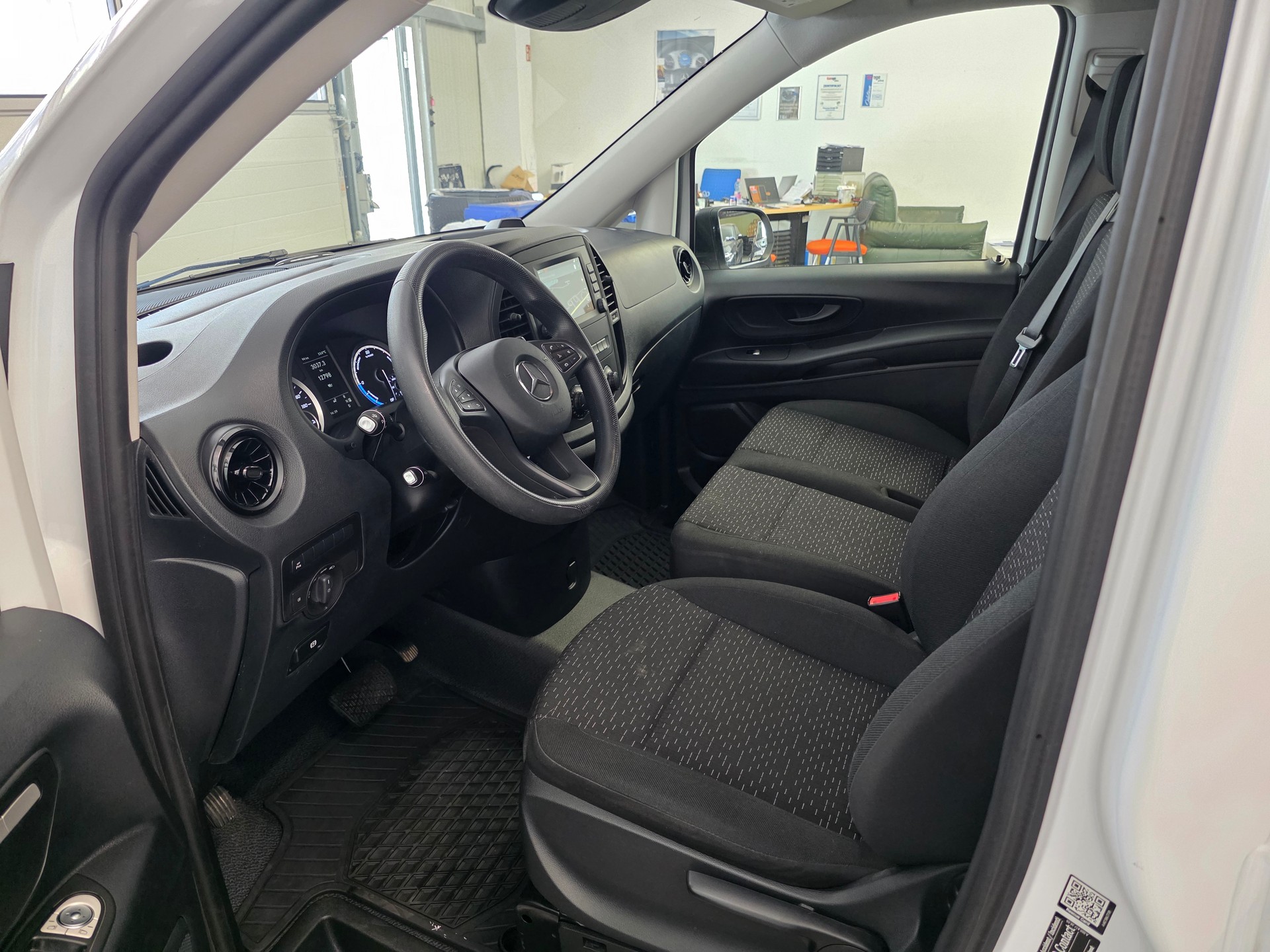 MERCEDES-BENZ eVito 112 Lang-showroom-element-3