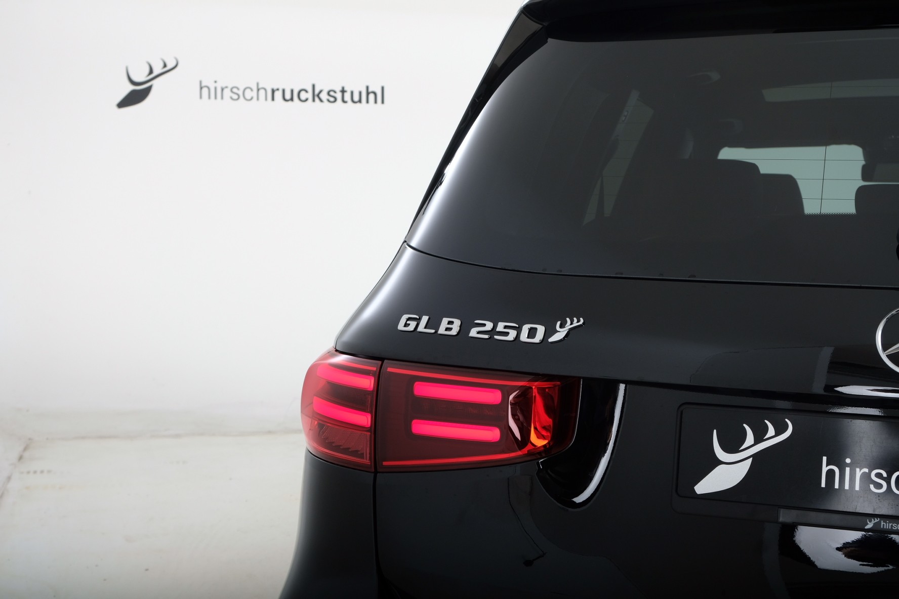 MERCEDES-BENZ GLB 250 4Matic 8G-Tronic-showroom-element-3