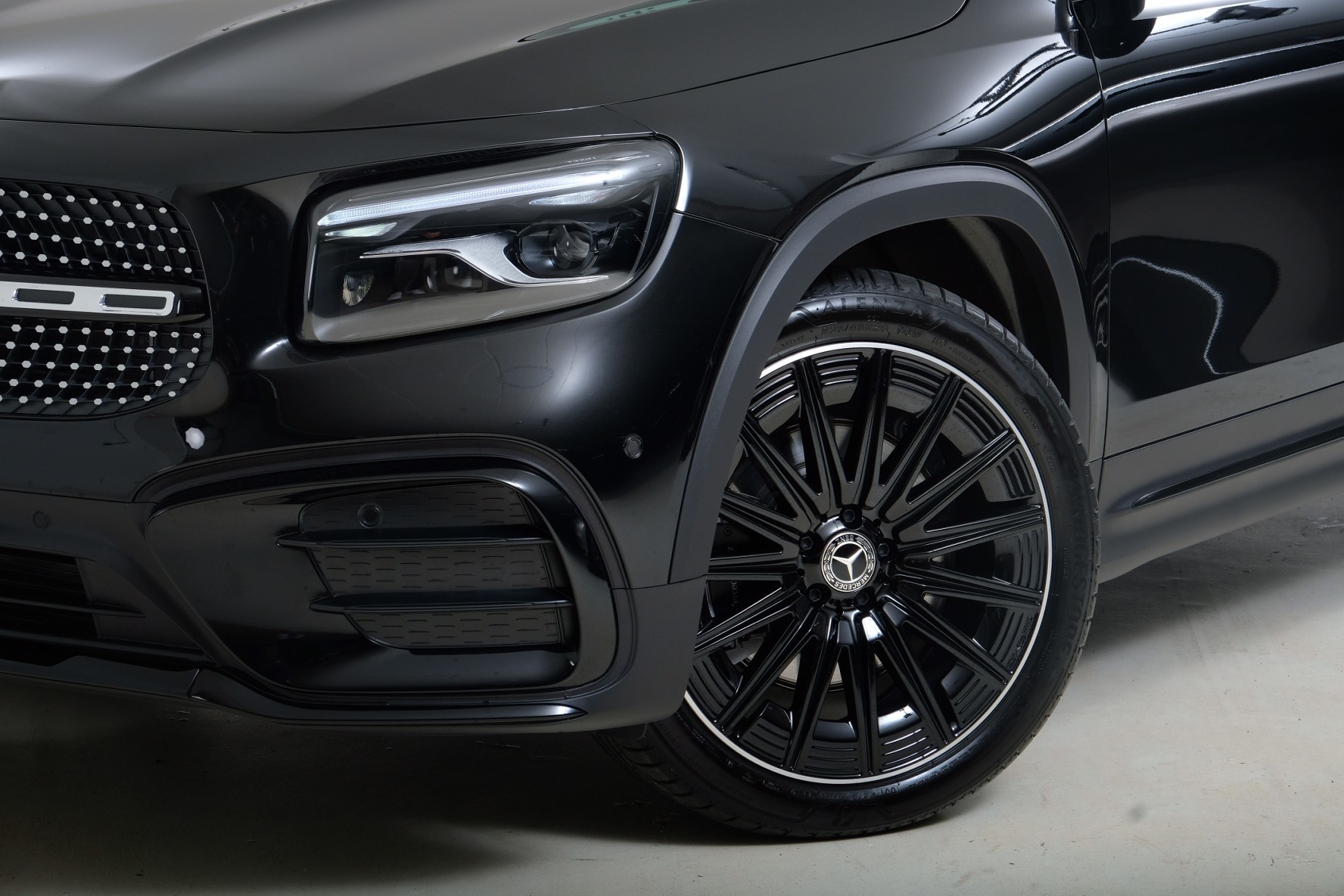 MERCEDES-BENZ GLB 250 4Matic 8G-Tronic-showroom-element-1