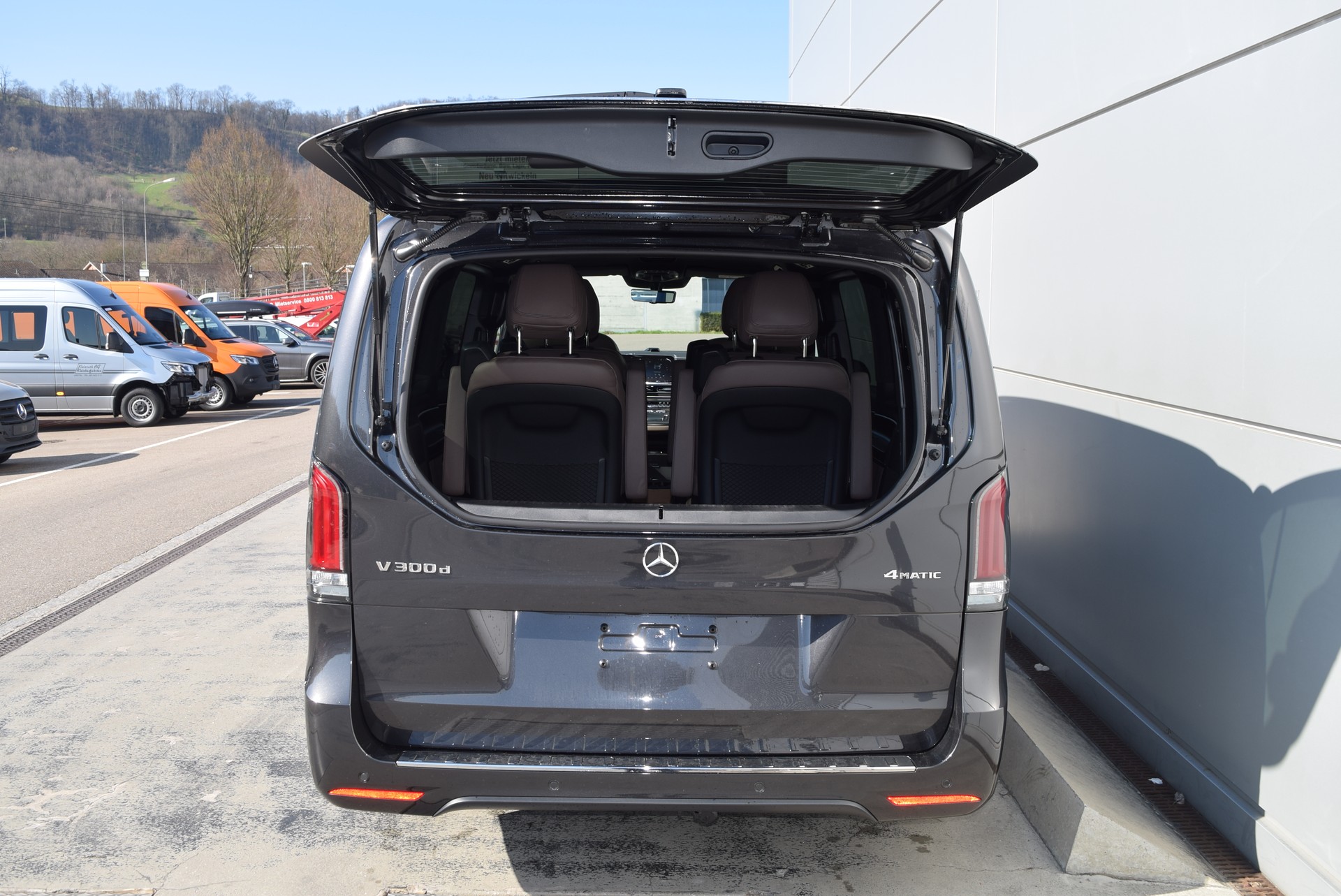 MERCEDES-BENZ V 300 d lang 4Matic Swiss Edition 9G-Tronic-image-5