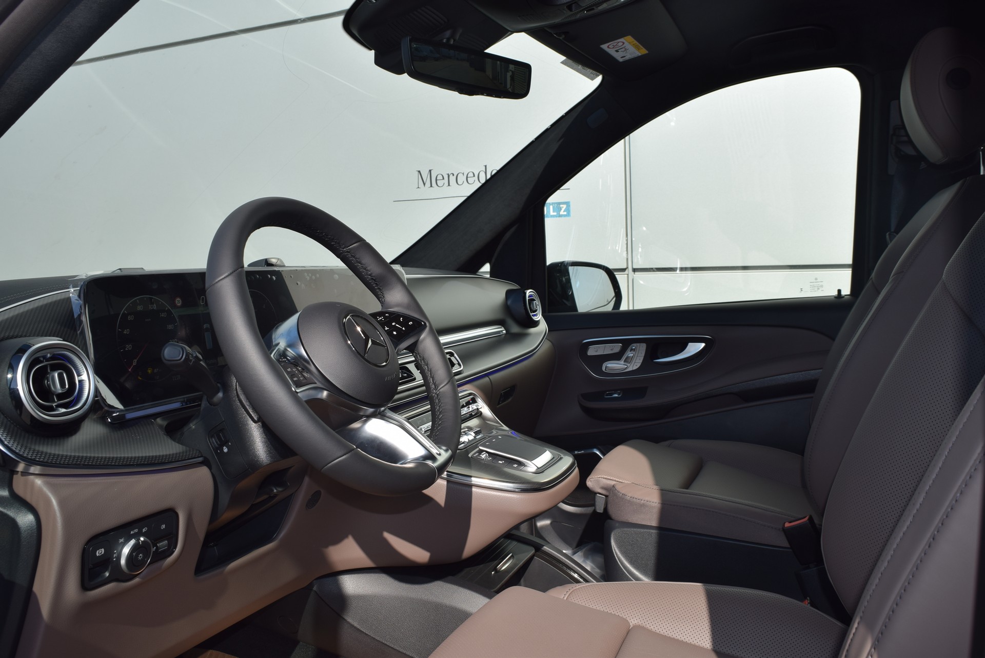 MERCEDES-BENZ V 300 d lang 4Matic Swiss Edition 9G-Tronic-image-7