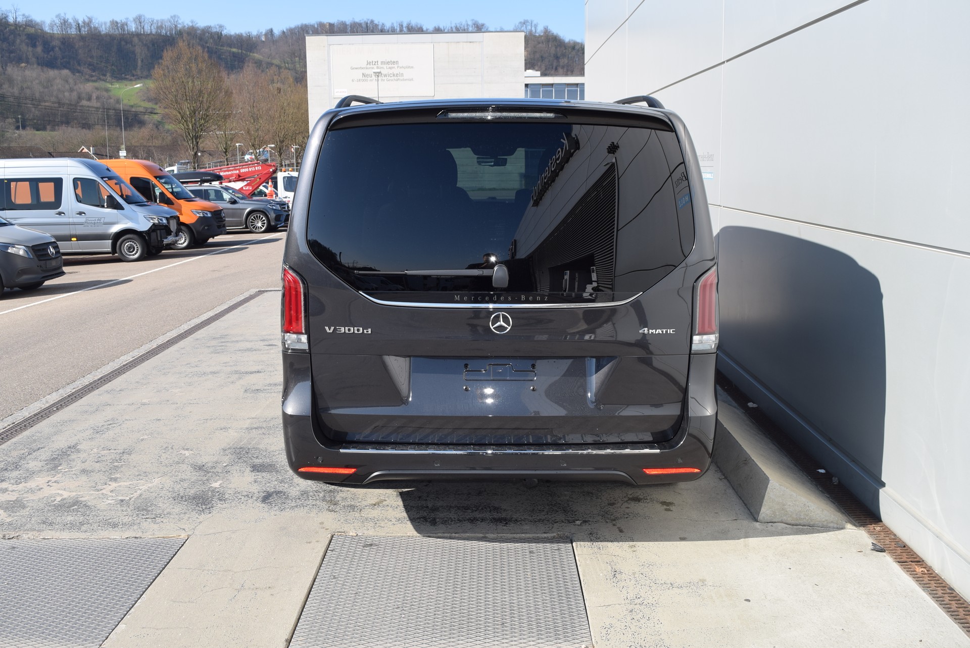 MERCEDES-BENZ V 300 d lang 4Matic Swiss Edition 9G-Tronic-image-4