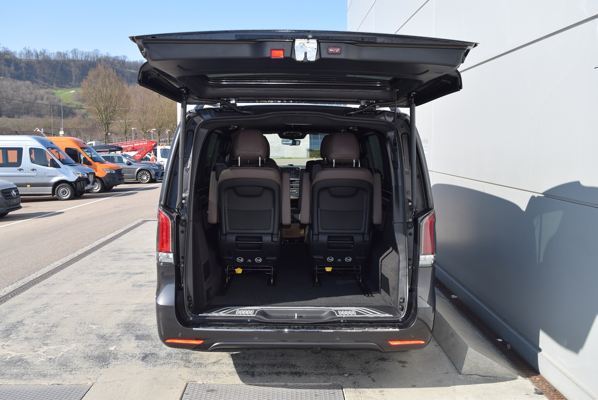 MERCEDES-BENZ V 300 d lang 4Matic Swiss Edition 9G-Tronic-image-6