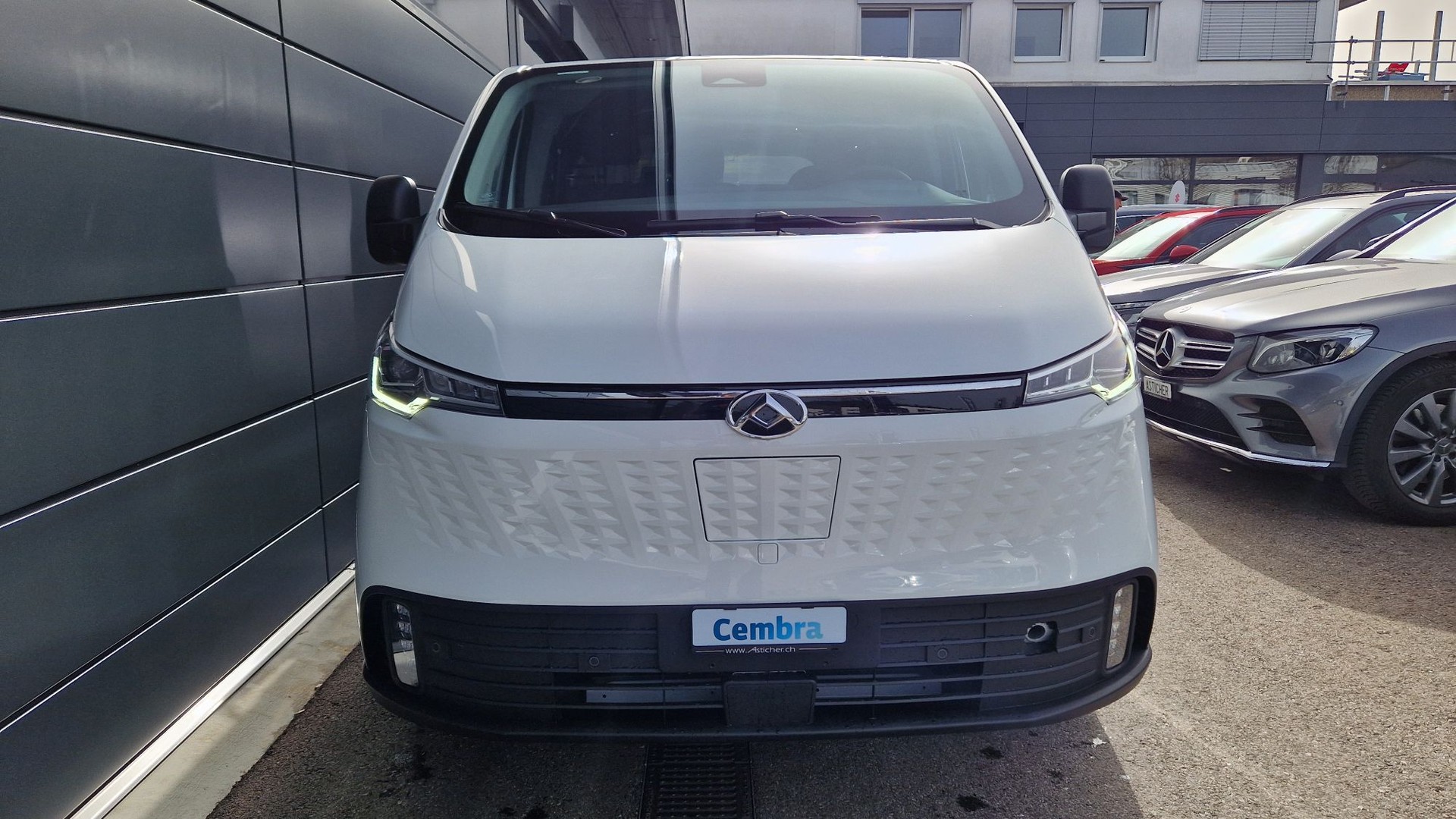MAXUS eDeliver 7 L2 4WD 88 KWh-showroom-element-1