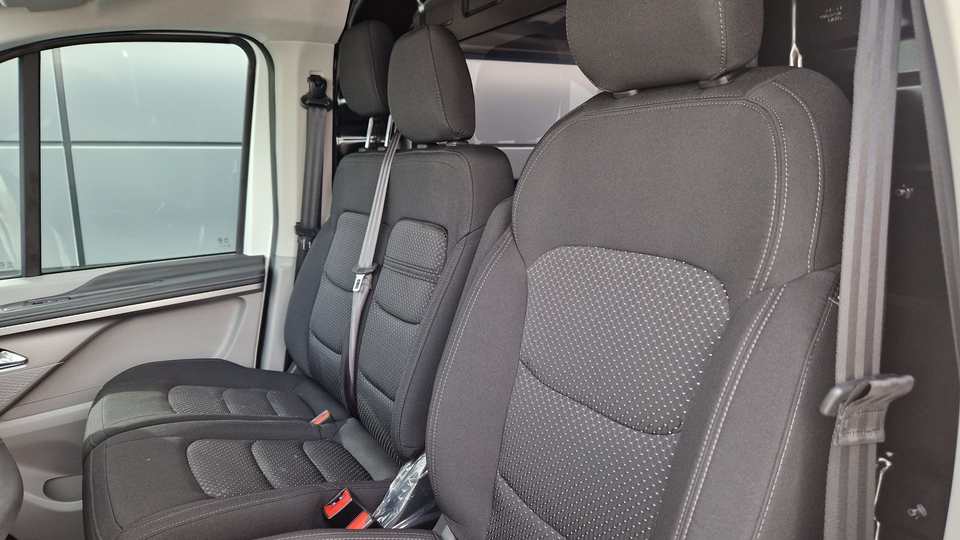 MAXUS eDeliver 7 L2 4WD 88 KWh-image-9
