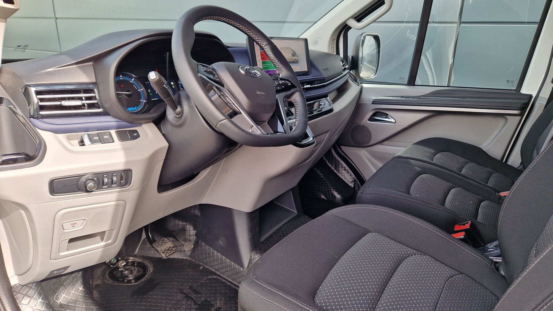 MAXUS eDeliver 7 L2 4WD 88 KWh-image-10