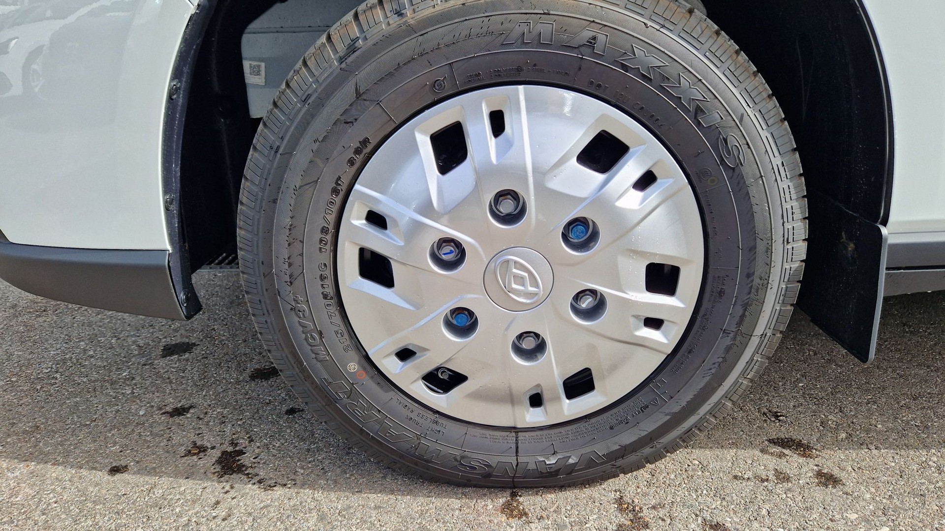 MAXUS eDeliver 7 L2 4WD 88 KWh-image-11