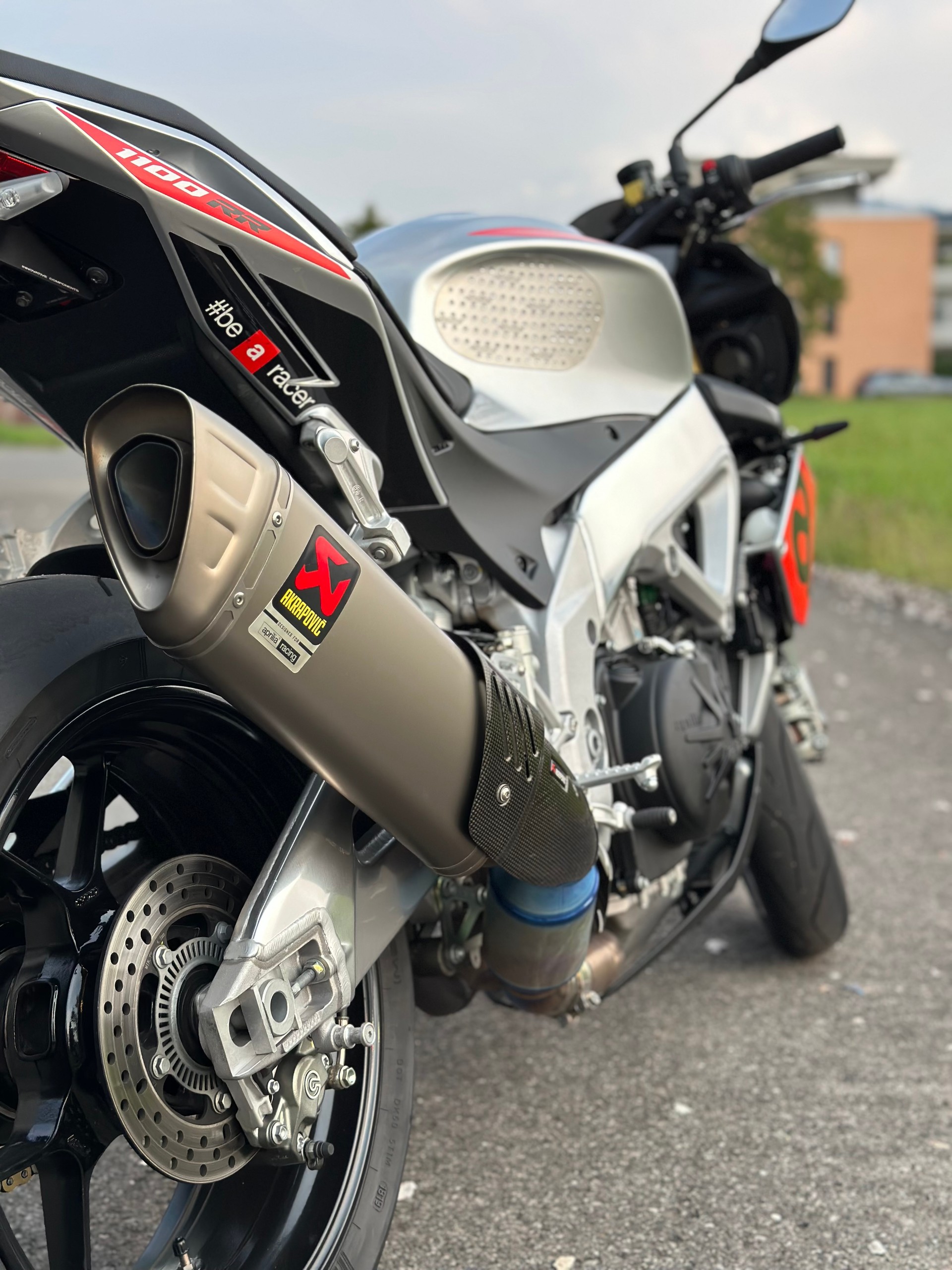 APRILIA Tuono V4 1100 RR-image-2