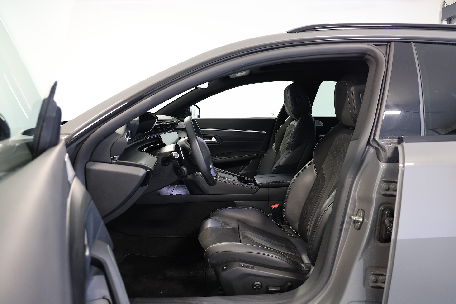 PEUGEOT 508 SW Hybrid4 360 e Sport Engineered-image-5