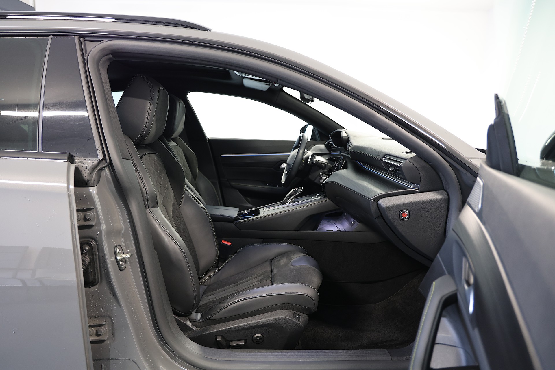 PEUGEOT 508 SW Hybrid4 360 e Sport Engineered-image-11