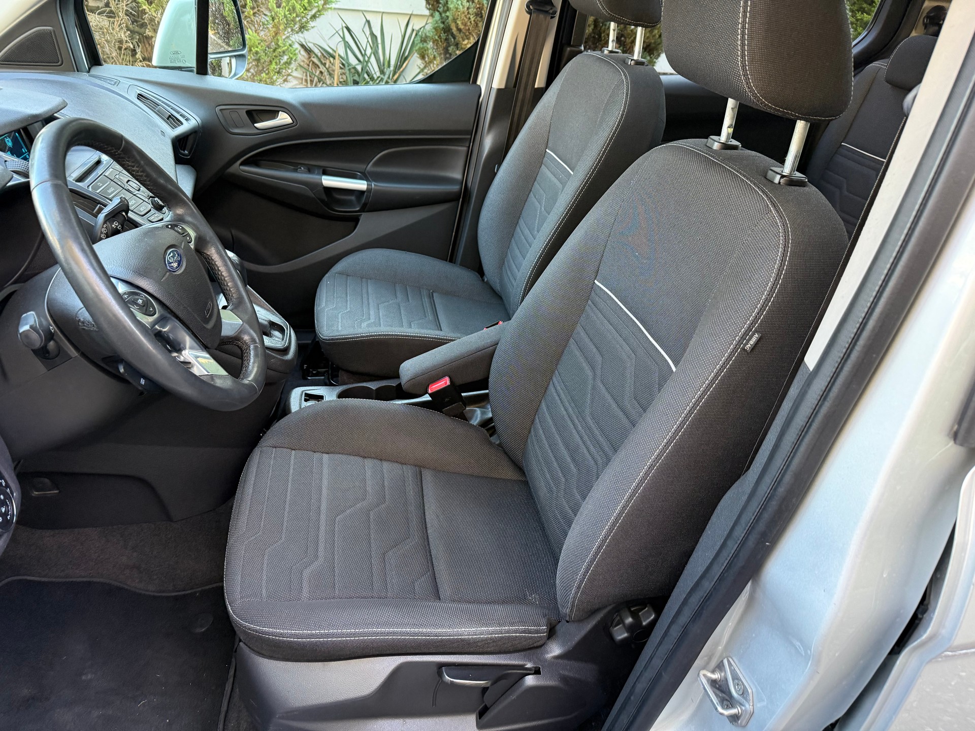 FORD Grand Tourneo Connect 1.6 SCTi Titanium Automatic-image-7