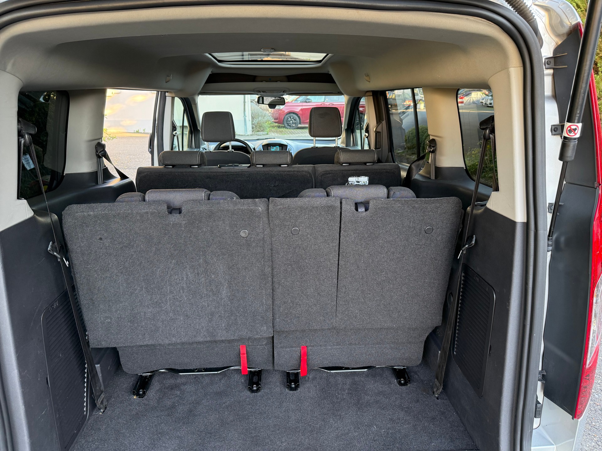 FORD Grand Tourneo Connect 1.6 SCTi Titanium Automatic-image-9