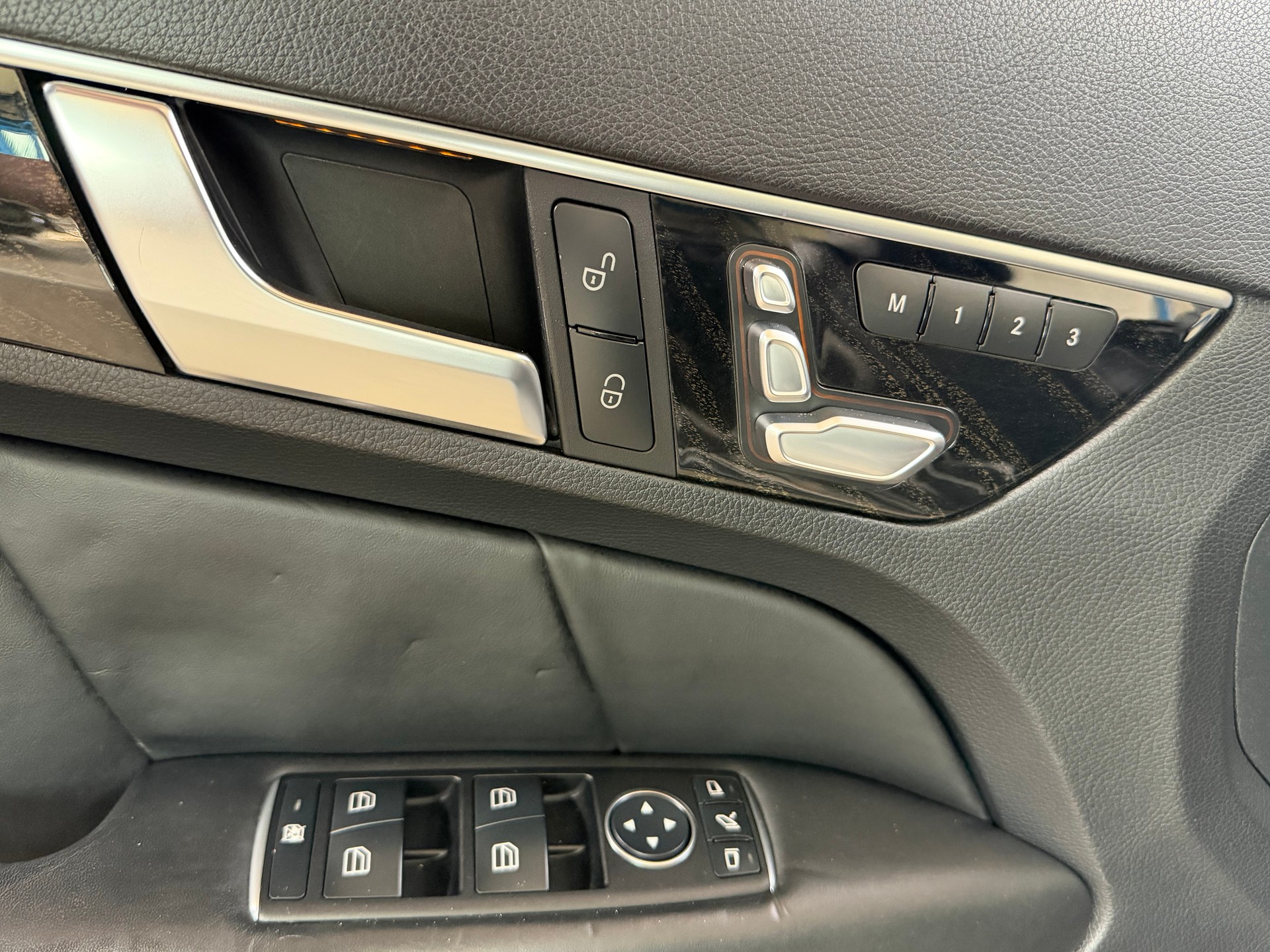 MERCEDES-BENZ E 320 AMG Sport & Styling Paket 7G-Tronic-image-7
